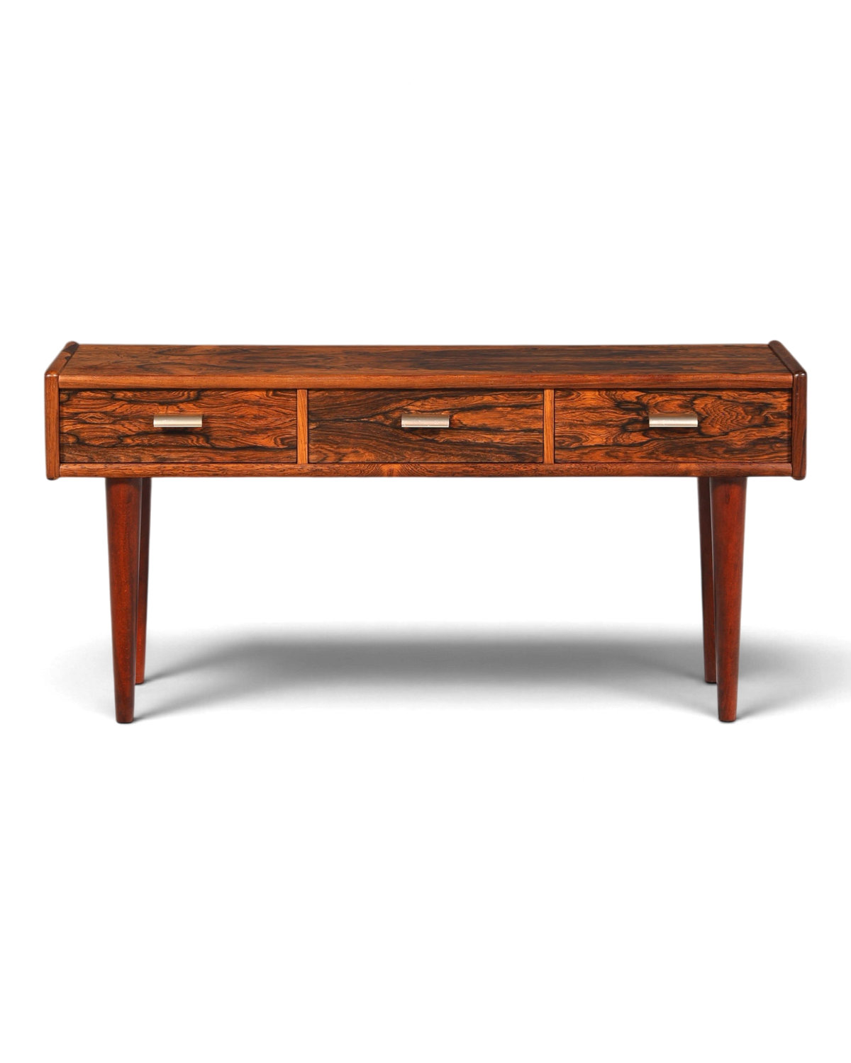 Hauptstadt Möblerei Mid Century Sideboard aus Palisander mit drei Schubladen und konischen Beinen im Retro-Stil