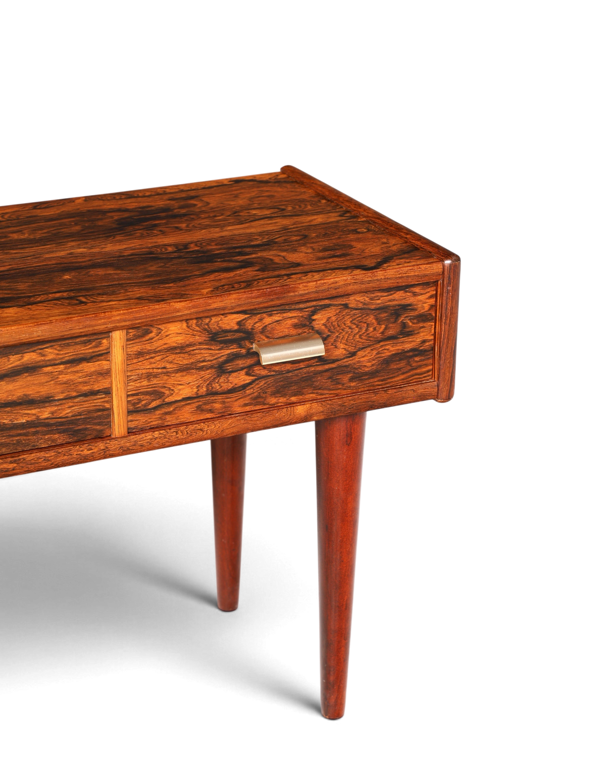 Hauptstadt Möblerei Mid Century Sideboard aus Palisander mit markanter Holzmaserung und konischen Beinen