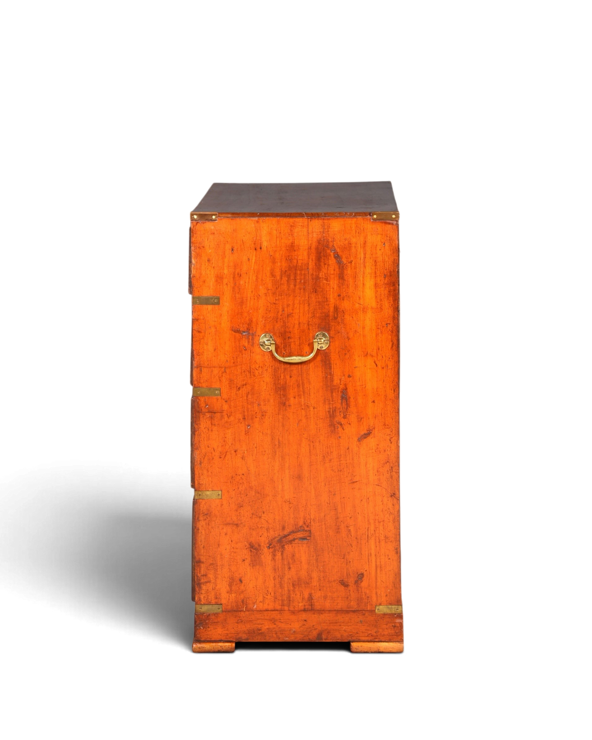Hauptstadt Möblerei maritime Military Chest Kommode aus massivem Holz mit Messingbeschlägen in Seitenansicht