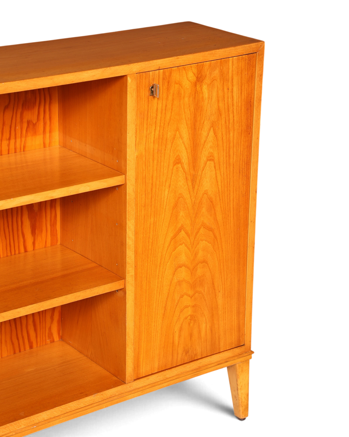 Hauptstadt Möblerei Mid Century Sideboard aus massivem Holz mit offenen Regalfächern und Schranktür im 60er Jahre Stil