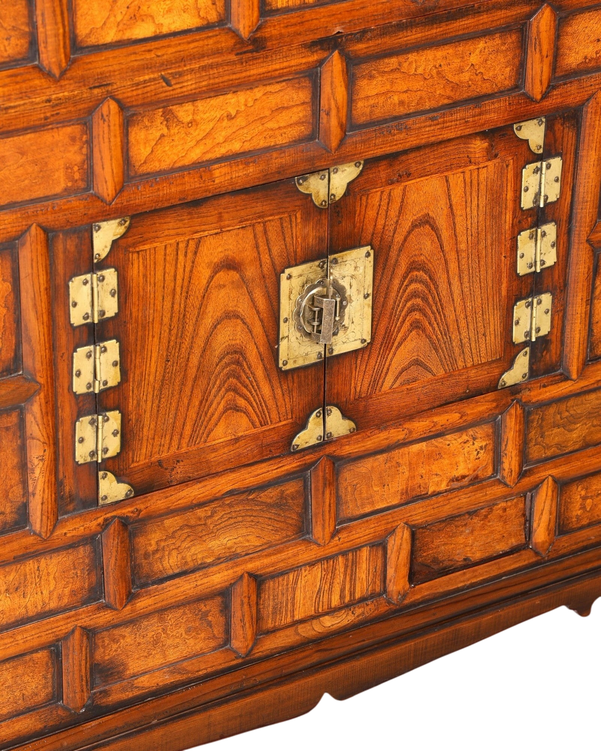 Hauptstadt Möblerei asiatischer Schrank aus Echt-Holz mit dekorativen Messingbeschlägen und lebhafter Maserung