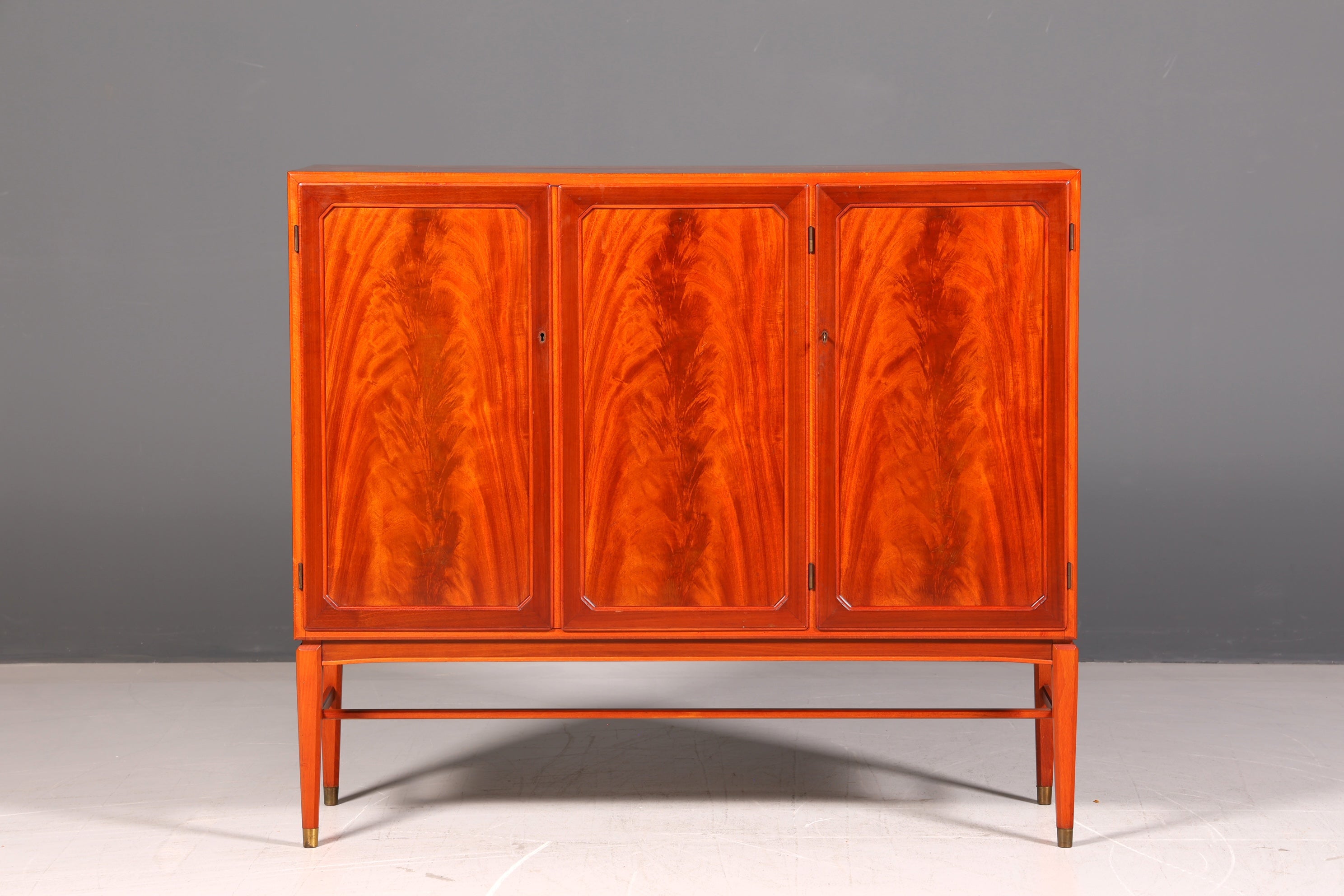 Wunderschöner Mid Century Schrank Highboard Vintage Wäscheschrank Aktenschrank Kommode 60er Massiv Holz Retro Skandinavisch