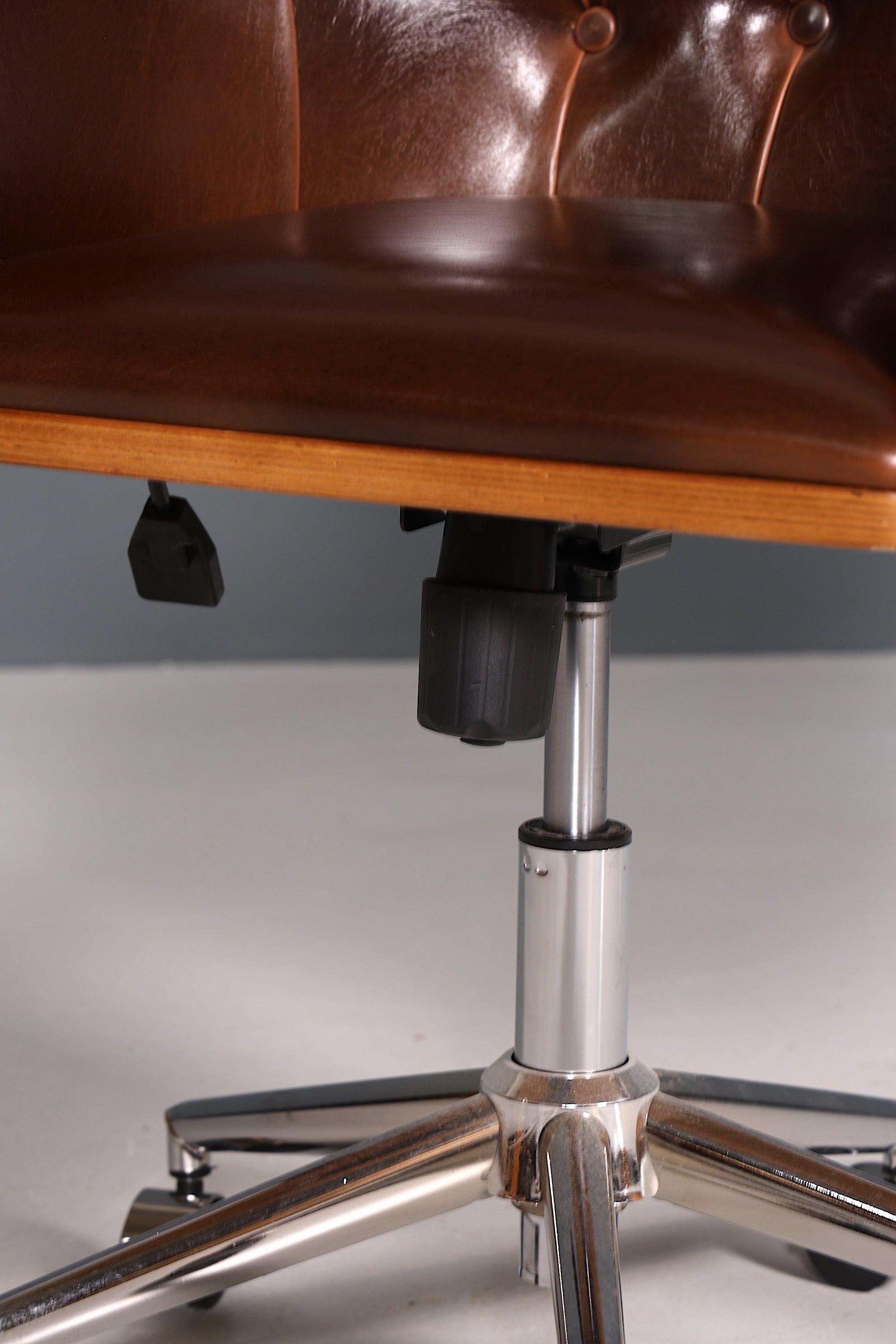 Chesterfield Büro Armlehnstuhl "Leon-Office" Nussbaum braun