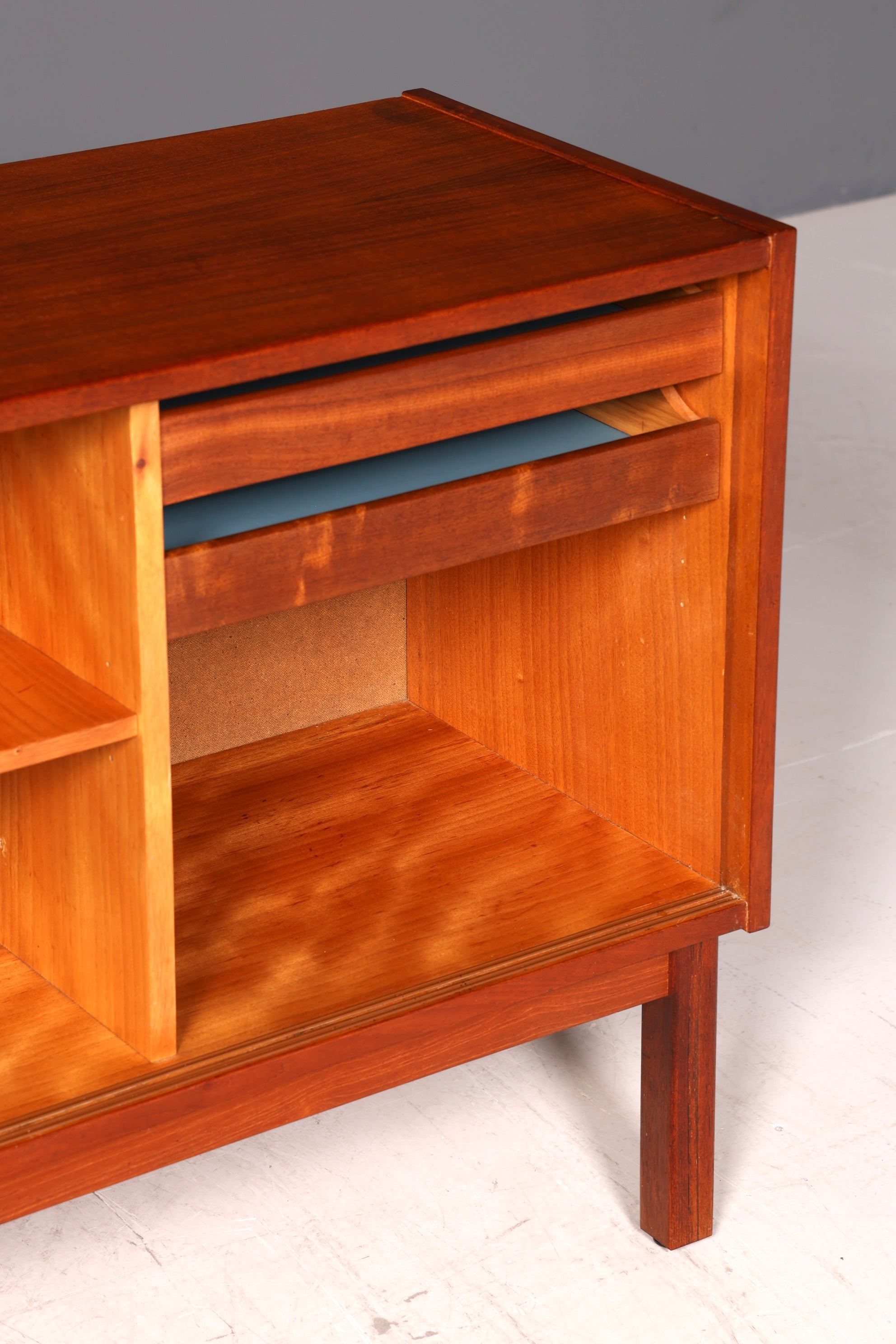 G420 Finish Wunderschönes Mid Century Sideboard Vintage TV Kommode 60s Schrank (Kopie)