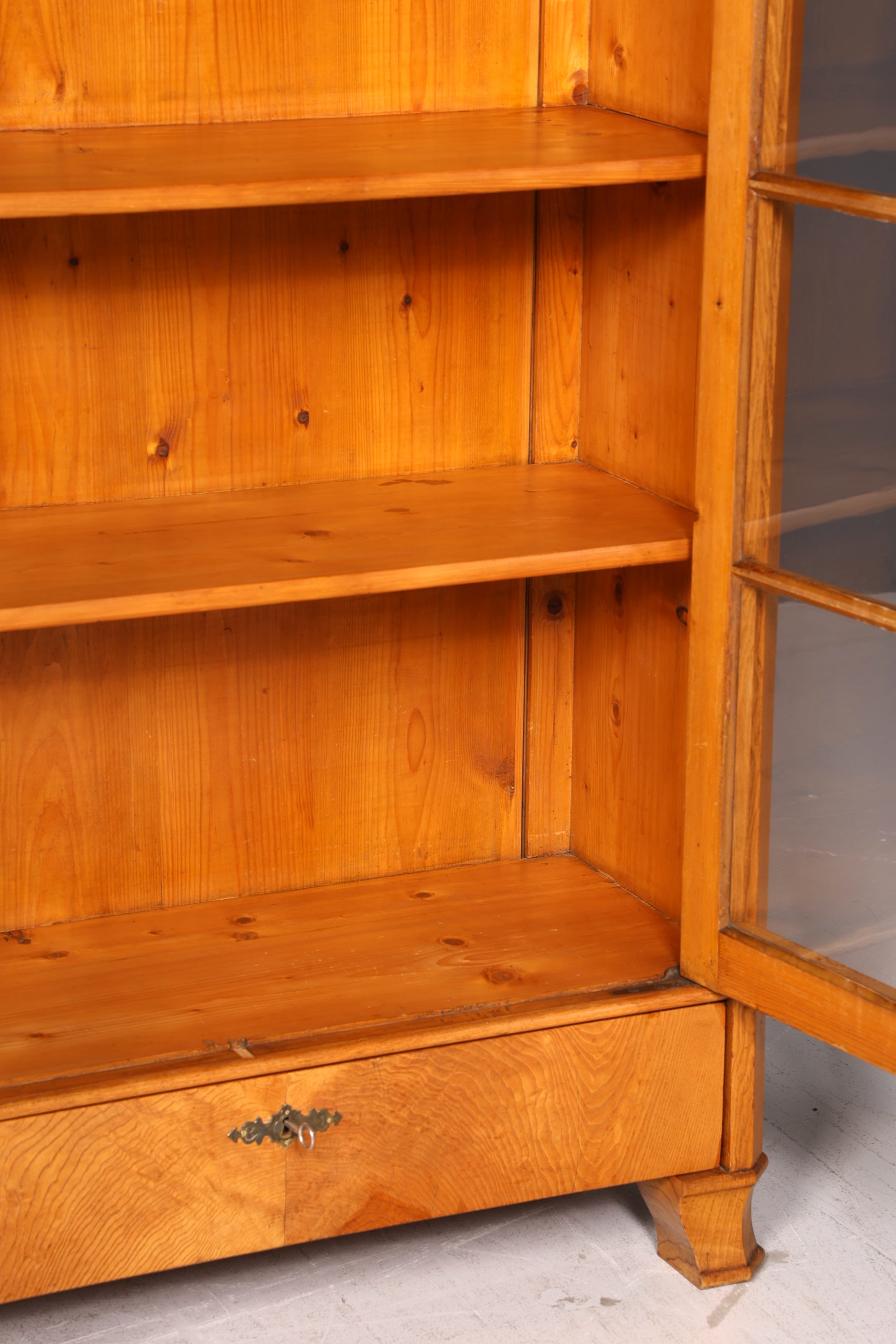 Wunderschöne Antik Vitrine Eiche Geschirrschrank Biedermeier Weichholz Glasvitrine Bücherregal Landhaus Regal