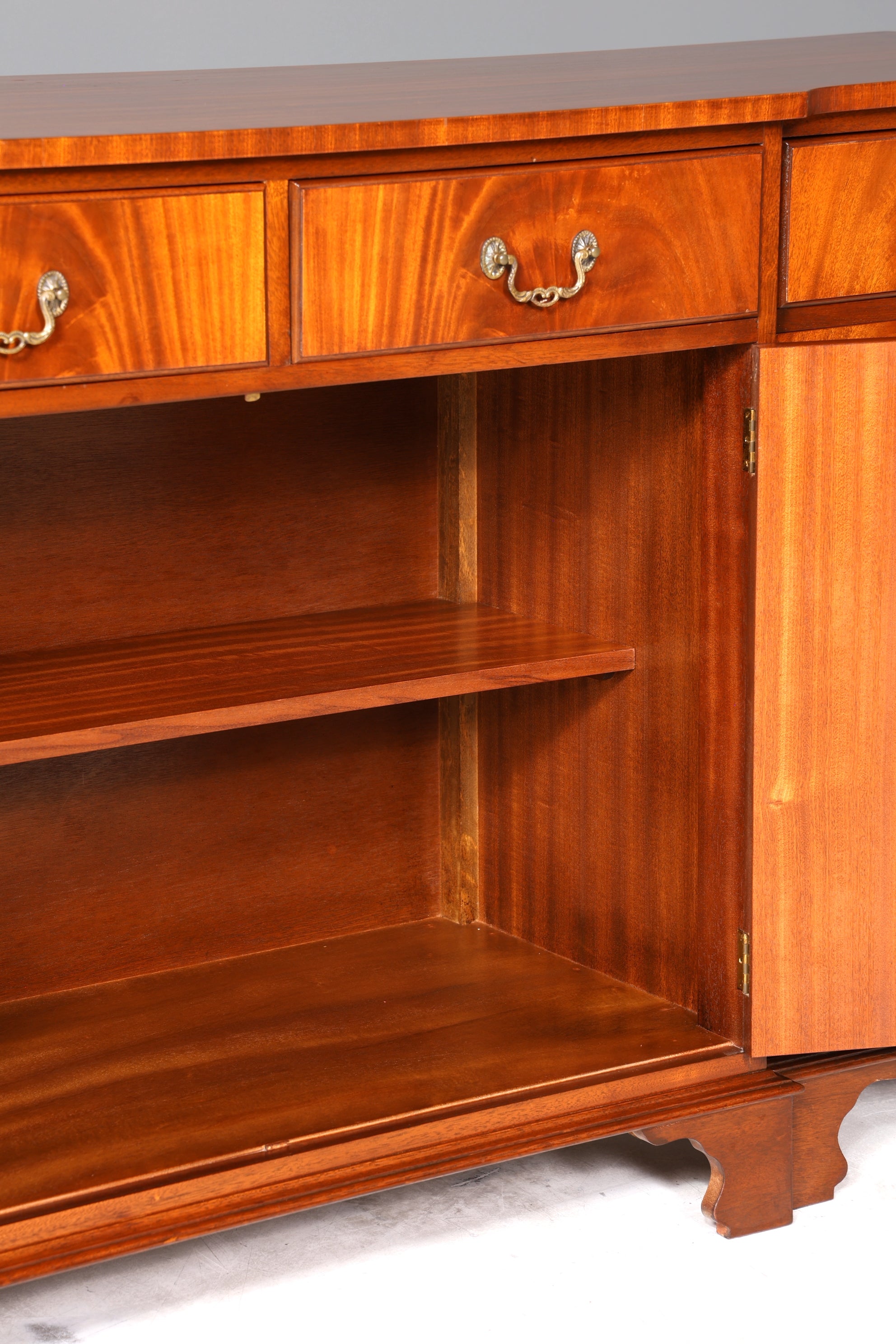 Edles Englisches Sieboard echt Holz Reprodux Buffet Bevan Funnell Schrank