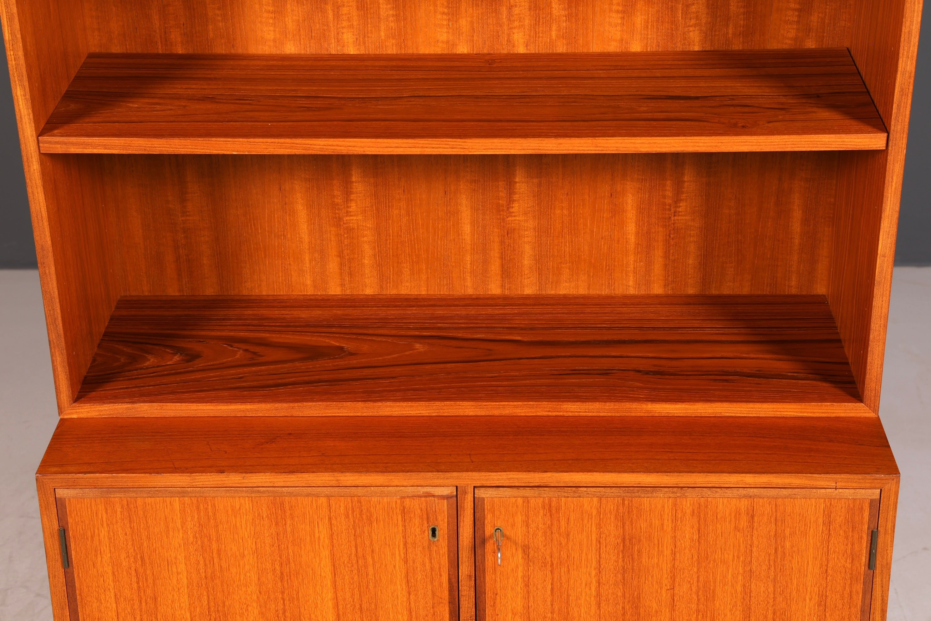 G436 Finish Wunderschöne Mid Century Vitrine Vintage Schrank Regal Retro Bücherregal Buchablage 60s (Kopie)
