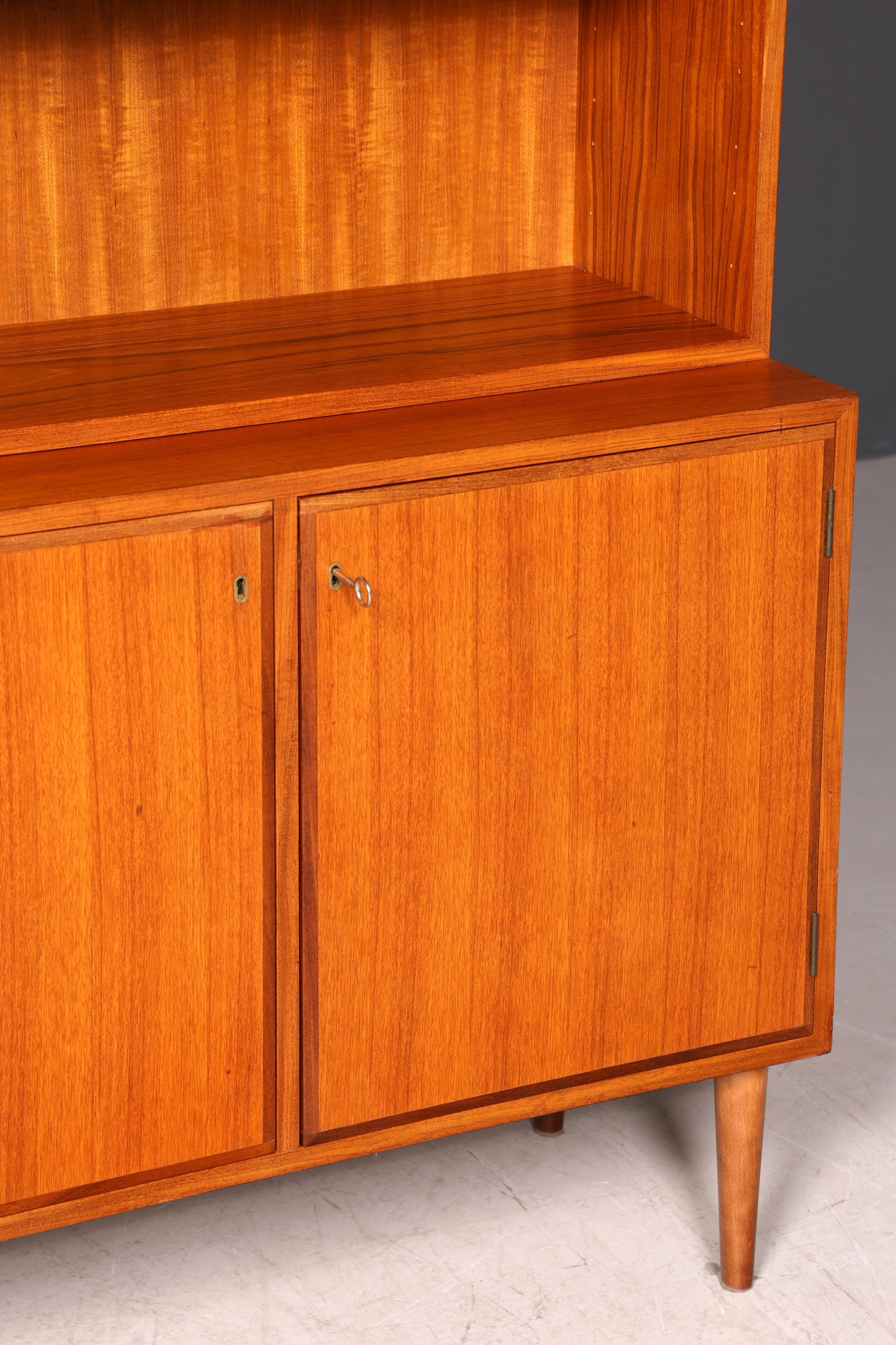 G436 Finish Wunderschöne Mid Century Vitrine Vintage Schrank Regal Retro Bücherregal Buchablage 60s (Kopie)