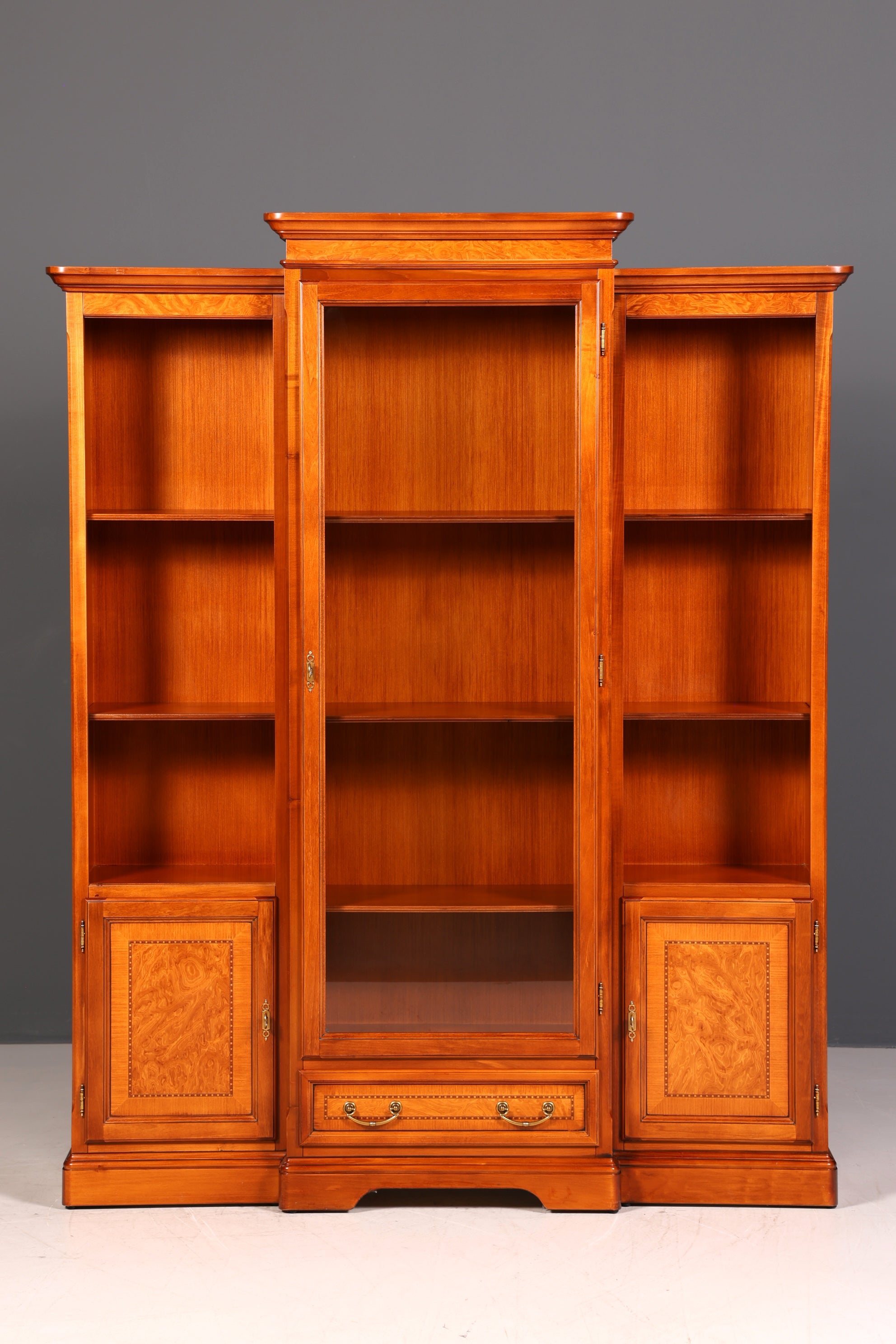 Wunderschöne Englische Vitrine Eibe Bücherschrank Buffet Antik Stil Glasvitrine Bibliothek