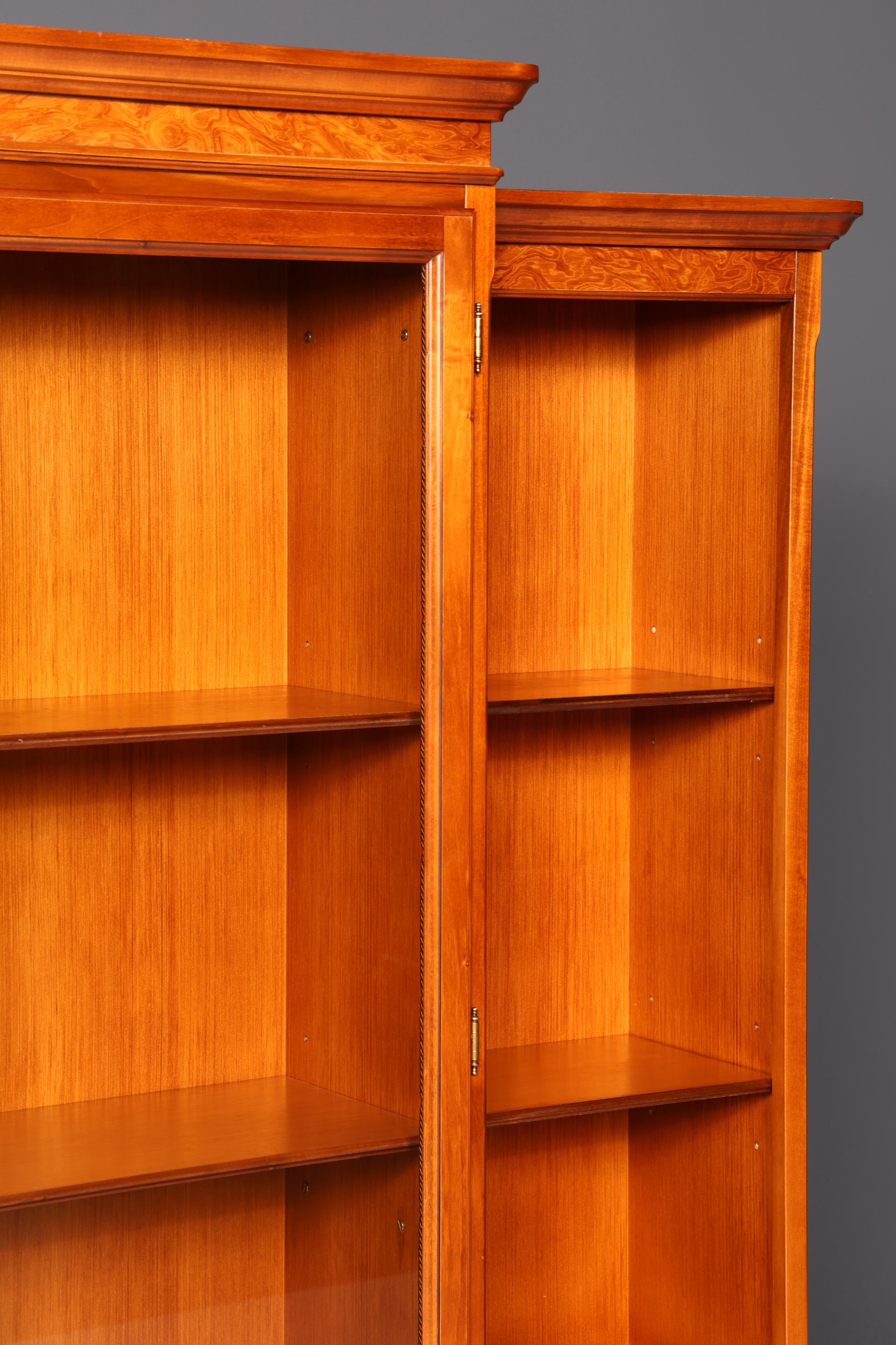 Wunderschöne Englische Vitrine Eibe Bücherschrank Buffet Antik Stil Glasvitrine Bibliothek