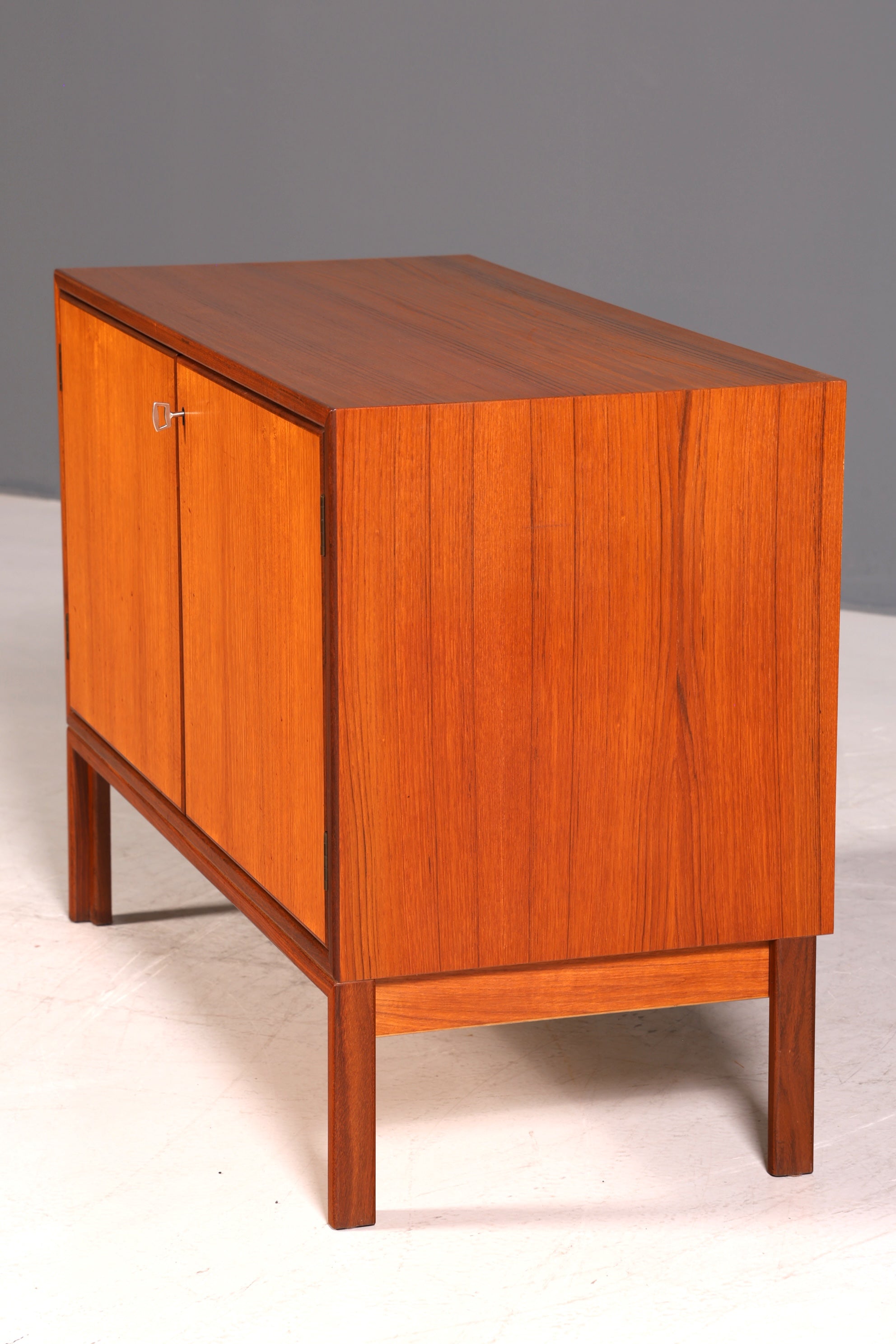 G445 Finish Wunderschöne Mid Century Kommode Vintage Schrank Retro Flur Kommode 60s Regal Sideboard (Kopie 2)