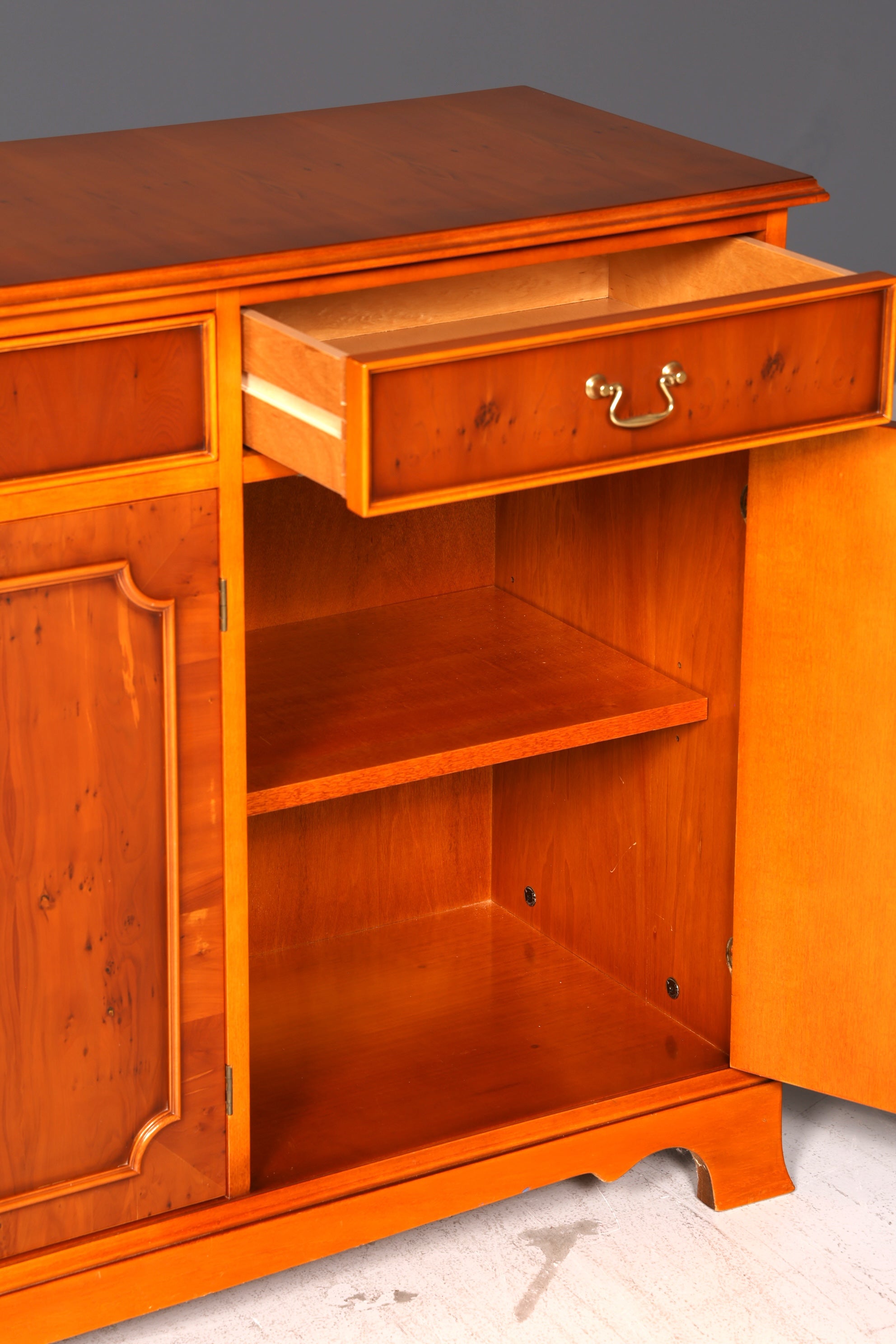 Wunderschönes Englisches Sideboard Buffetschrank 60s Kommode Anrichte Schrank Echt Holz Highboard Vintage