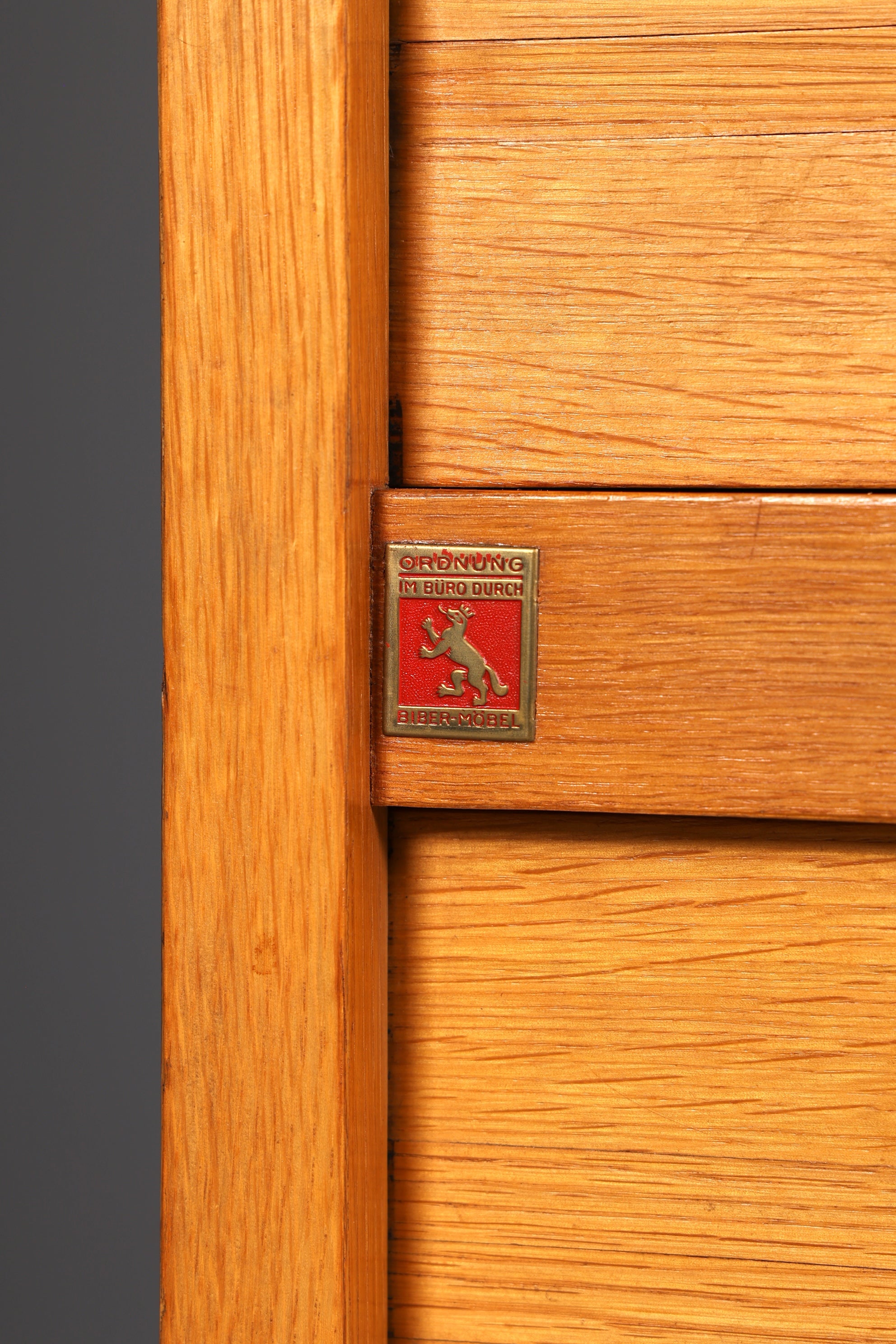 Schlichter Mid Century Rollladenschrank Bauhaus Vintage Apothekerschrank Art Deco Büro Aktenschrank
