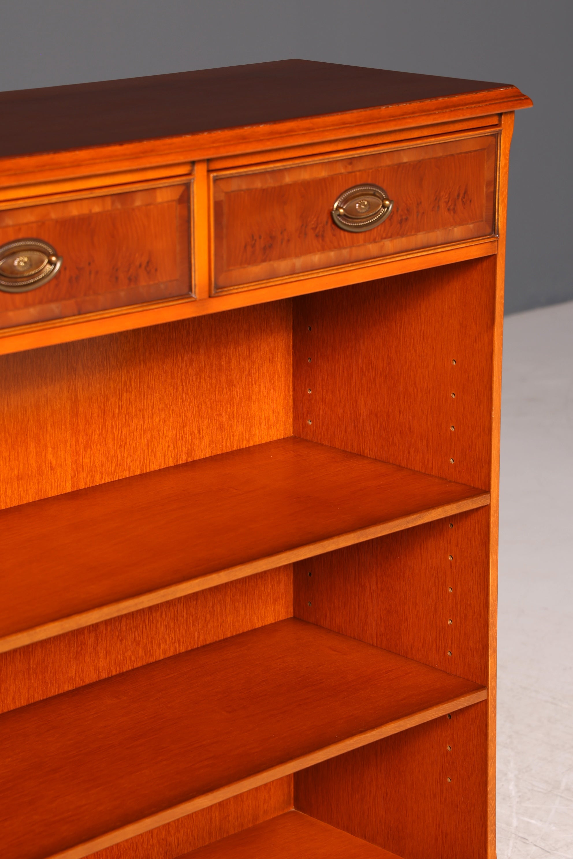G470 Finish cm HELDENSE Wunderschönes Englisches Bücherregal Eibe Antik Regal Bookshelf Buchablage 60s (Kopie)
