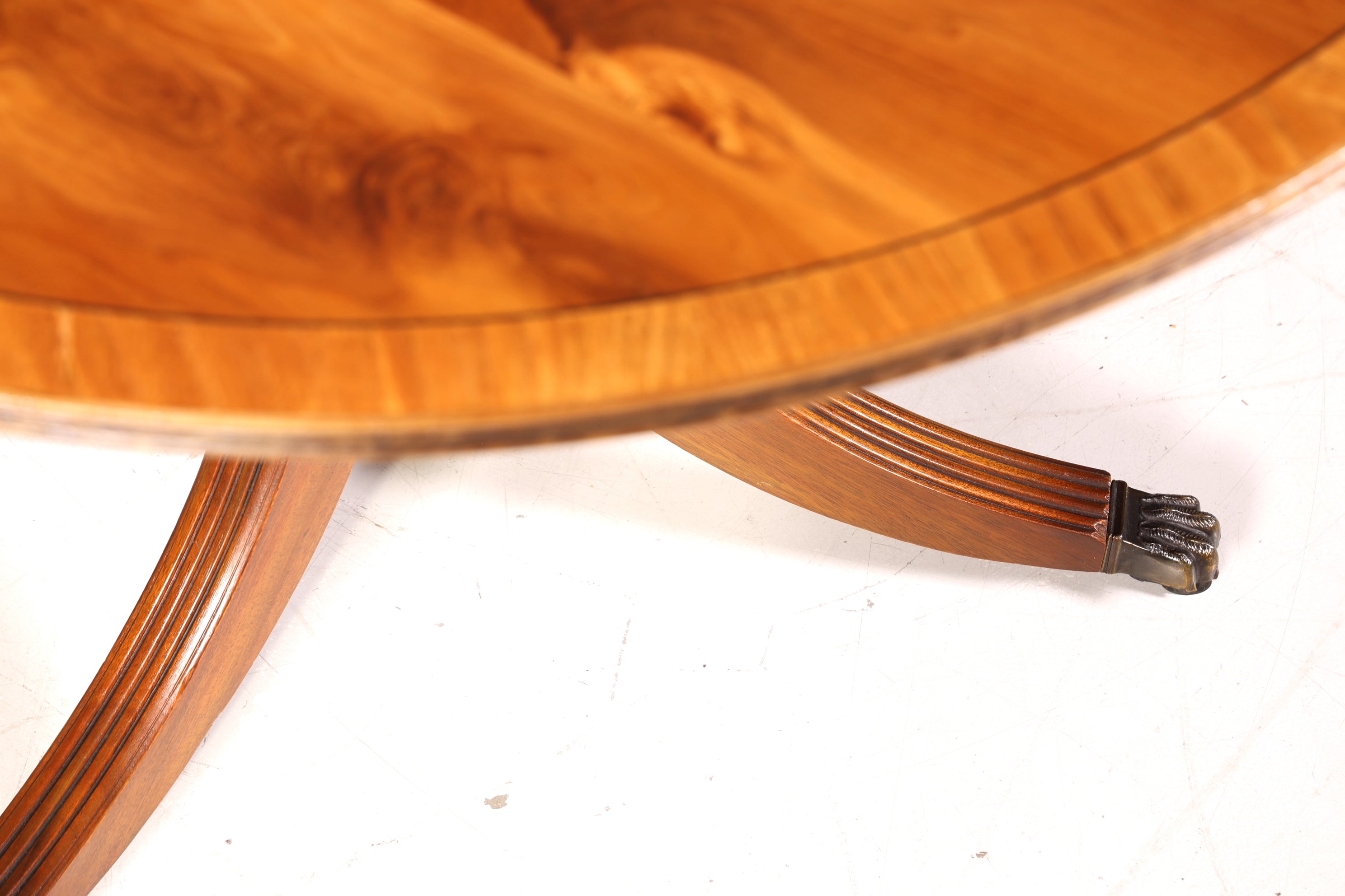 E830 Finish Wunderschöner Englischer Tisch ausziehbarer Esstisch Antik Stil 60s Küchentisch Eibe