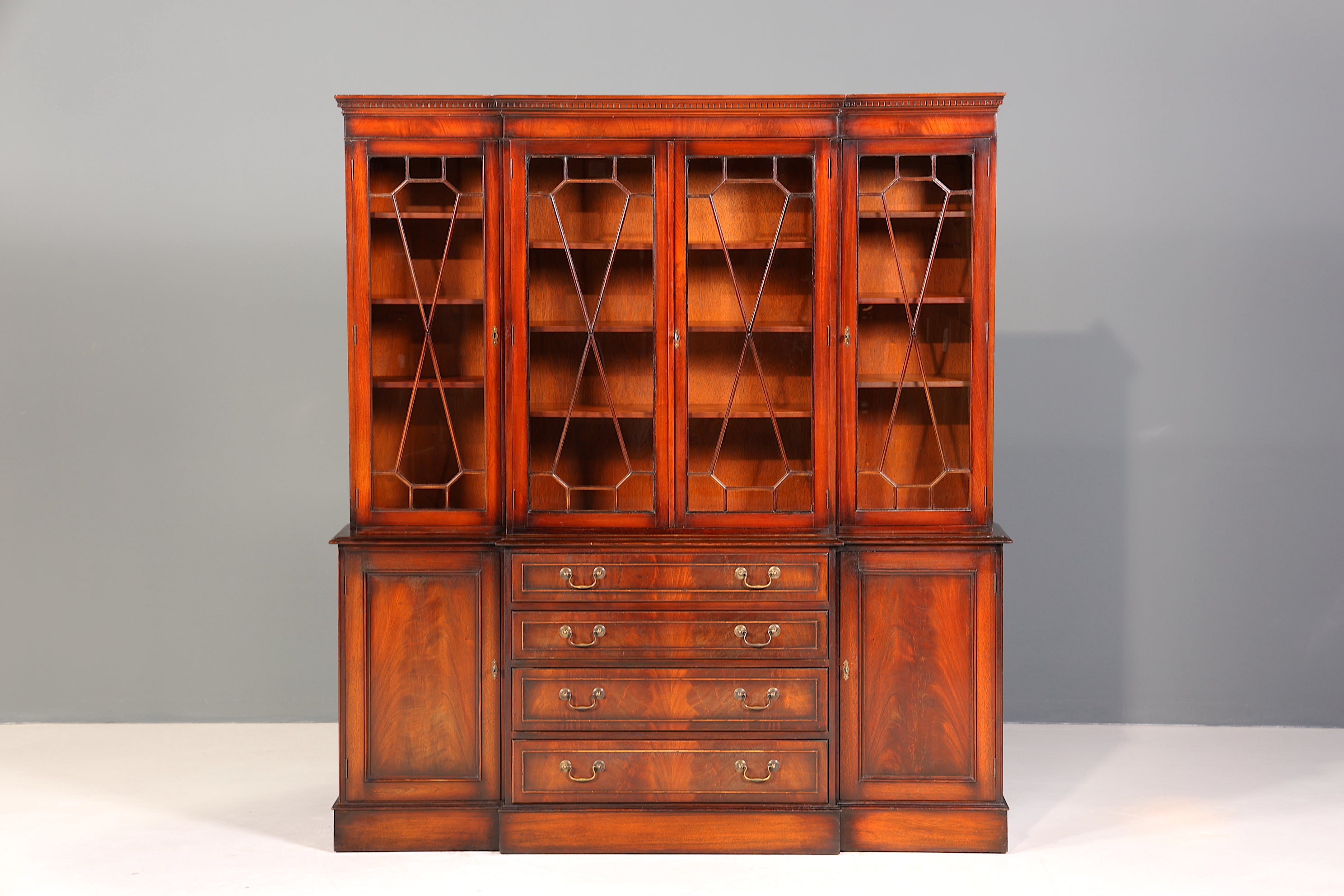 Wunderschöne Englische Vitrine Bibliothek Bücherschrank UK Buffet Mahagoni Schrank 60s Jahre