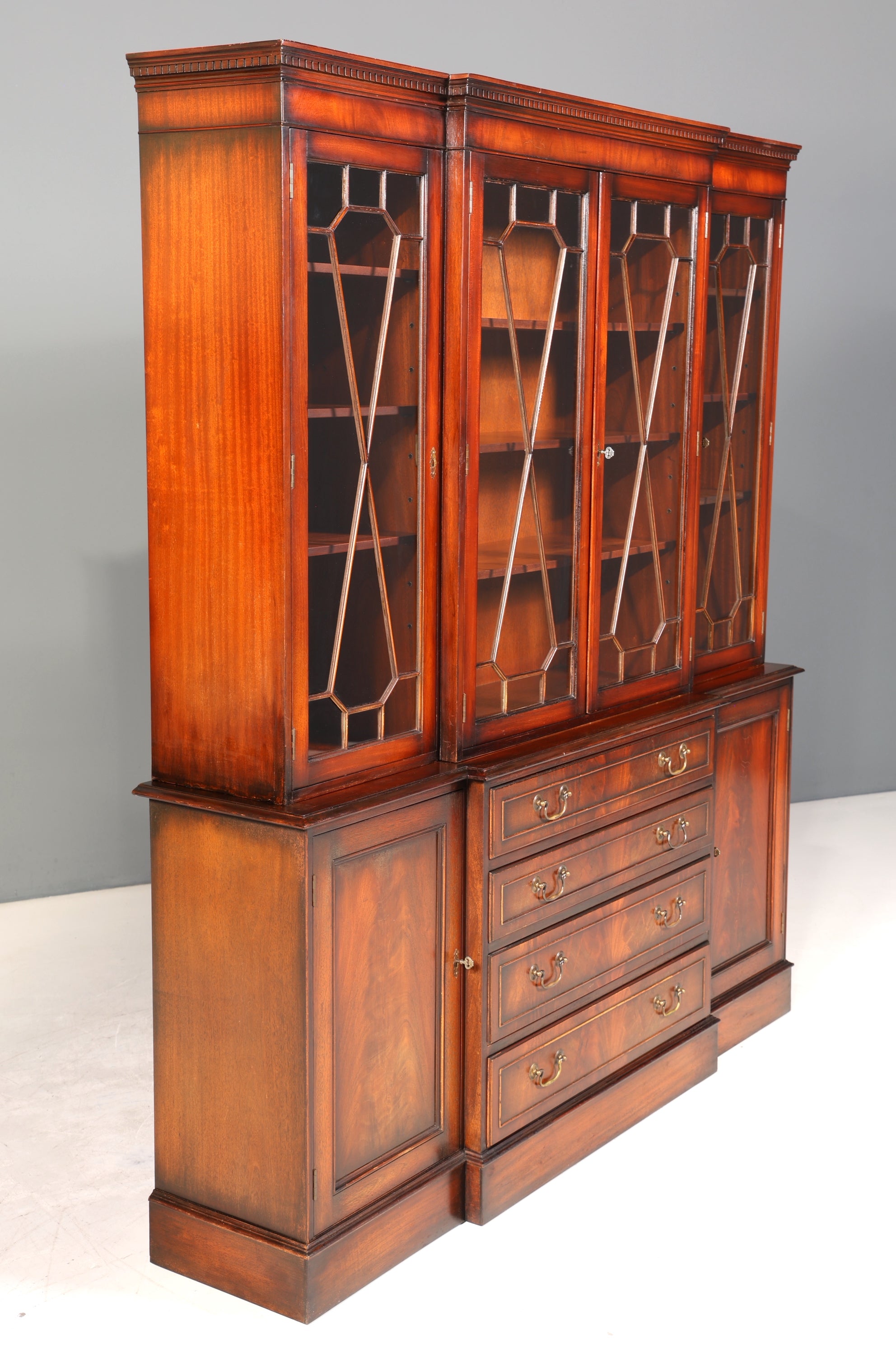 Wunderschöne Englische Vitrine Bibliothek Bücherschrank UK Buffet Mahagoni Schrank 60s Jahre