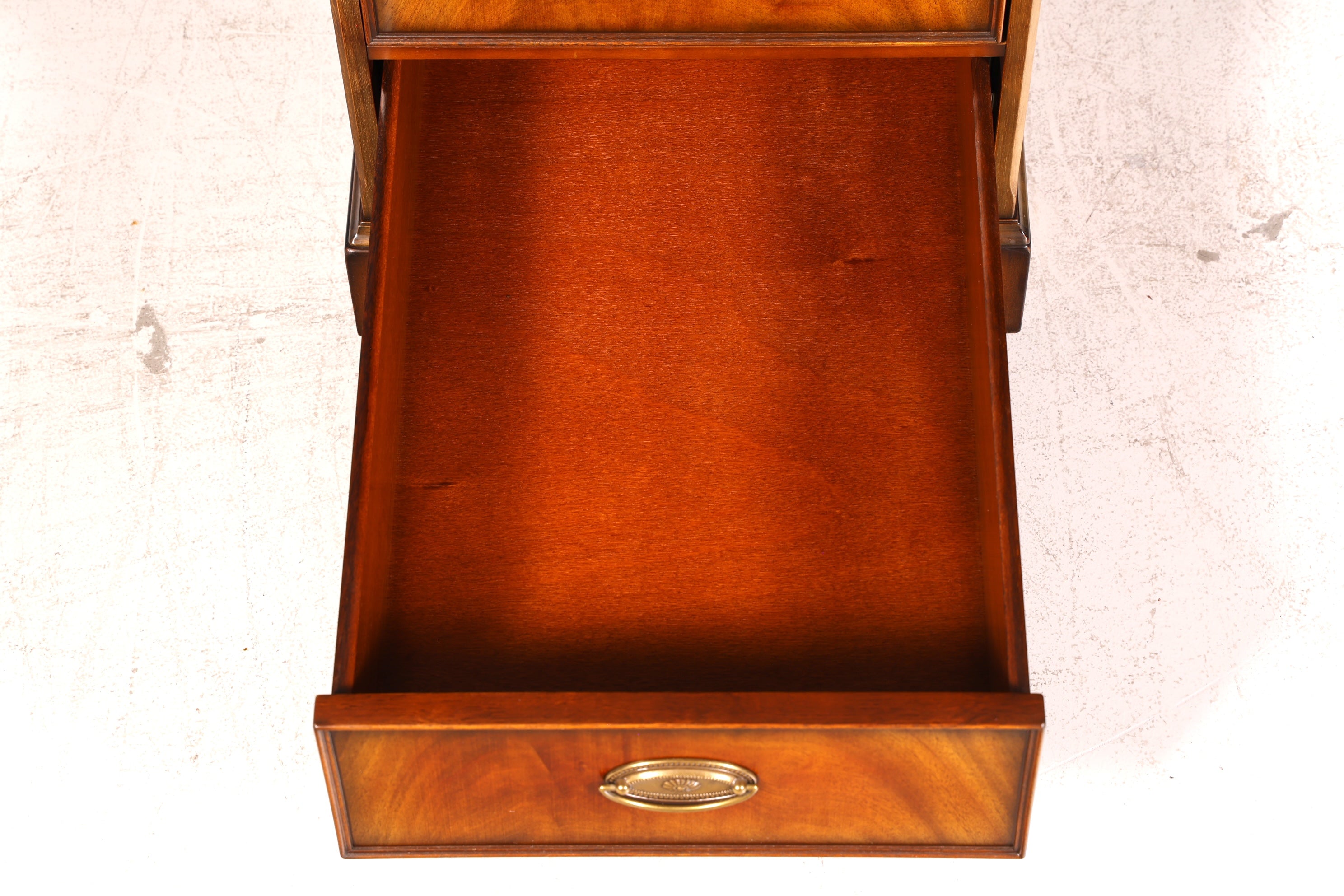 Wunderschöner Original Heldense Schreibtisch Mahagoni Echt Lederauflage Englisch Antik Stil Chefschreibtisch Partner Desk Bürotisch mit Besprechungsansatz