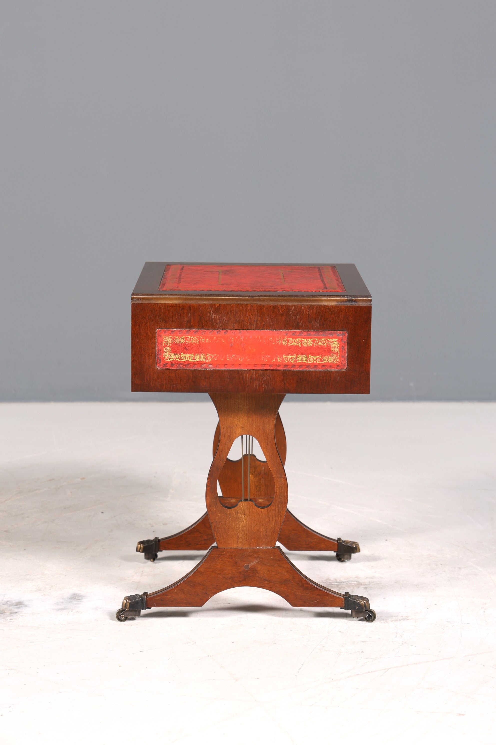 Wunderschöner Englischer Tisch Mahagoni Klapptisch Beistelltisch Englisch echt Leder Antik 60s Ablage