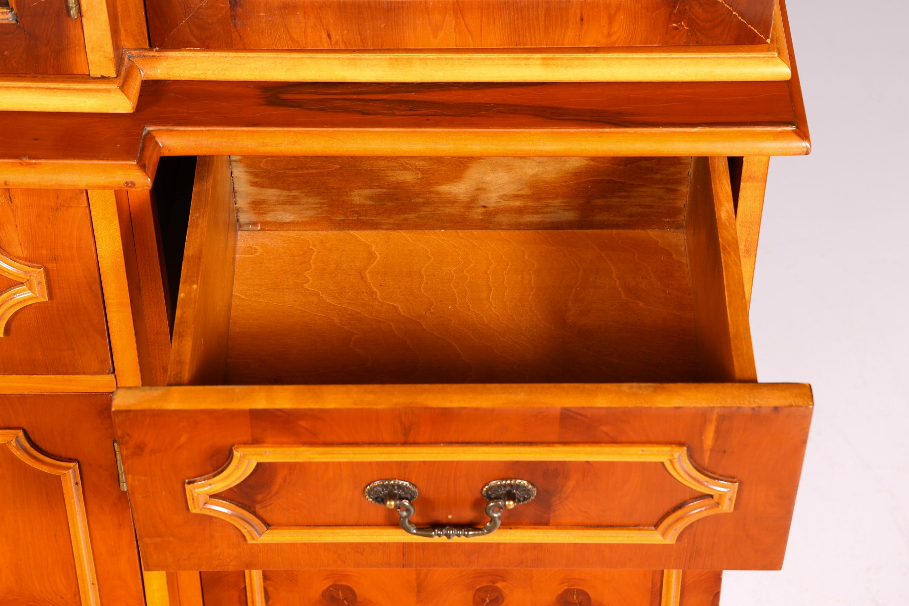 Traumhafte Englische Vitrine Bücherschrank Buffet Antik Stil Englisch Eibe Glasvitrine Bibliothek