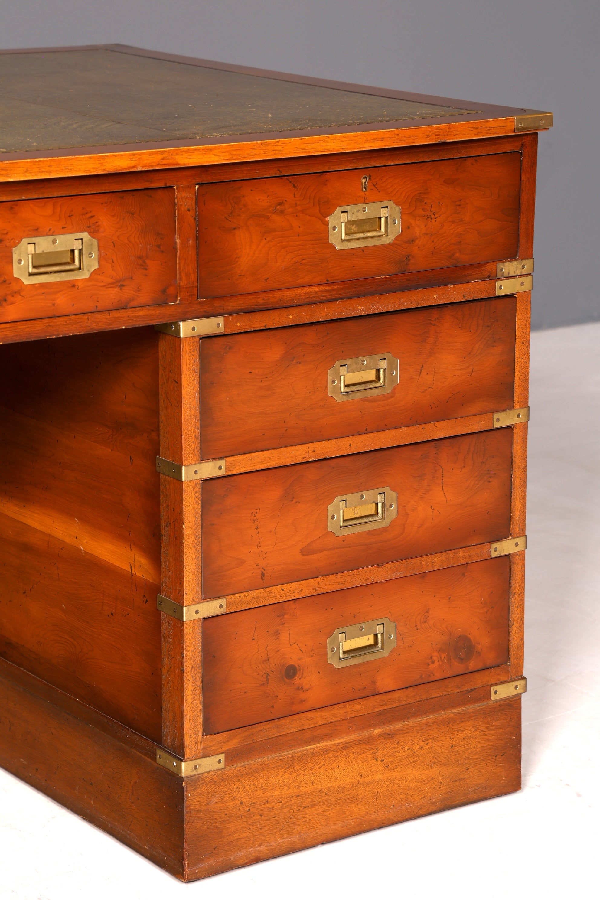 Wunderschöner Maritimer Schreibtisch Englischer Military Chest Bürotisch Office Table