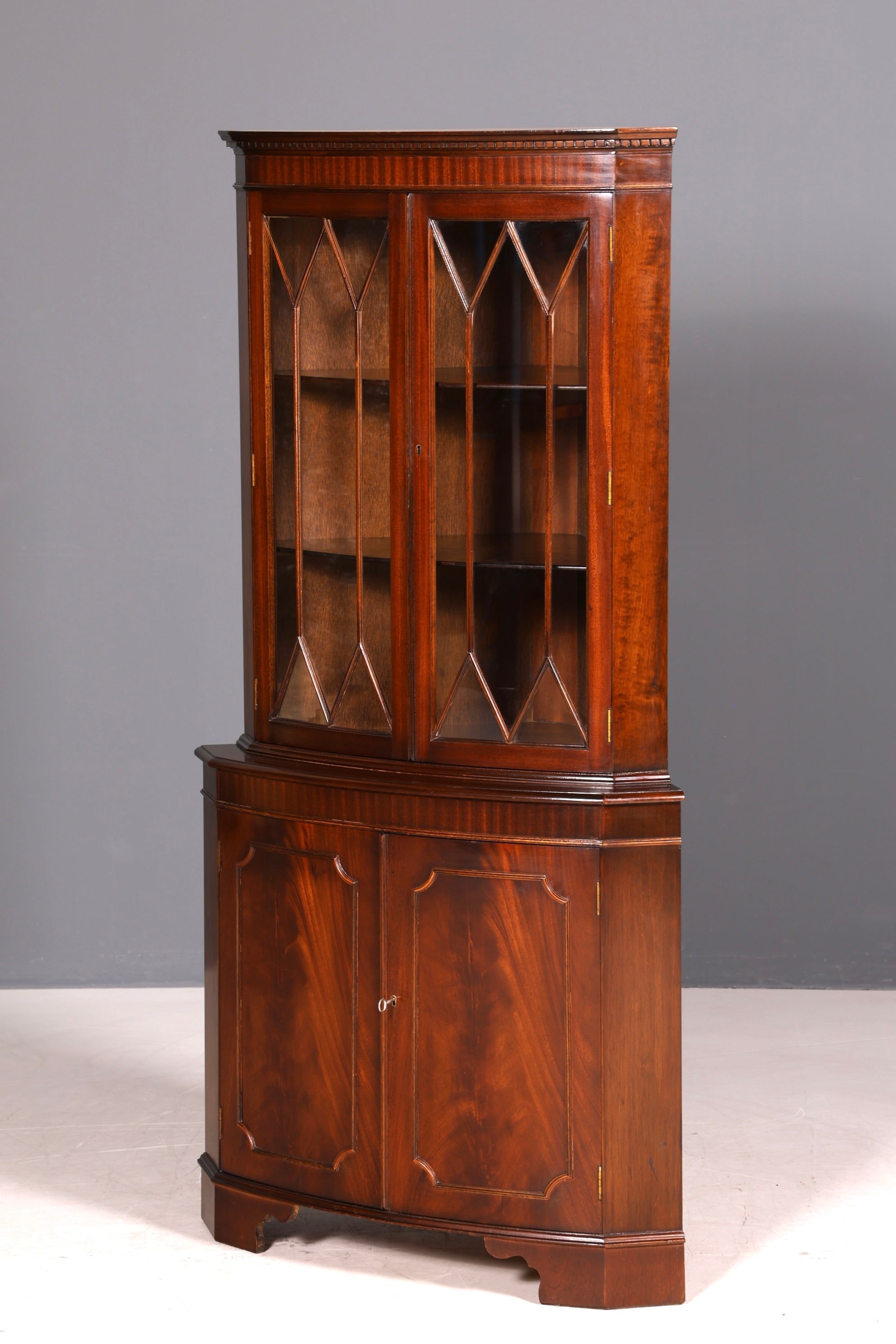 Wunderschöne Englische Eckvitrine Mahagoni Antik 60s echt Holz Schrank Eckschrank Glasvitrine
