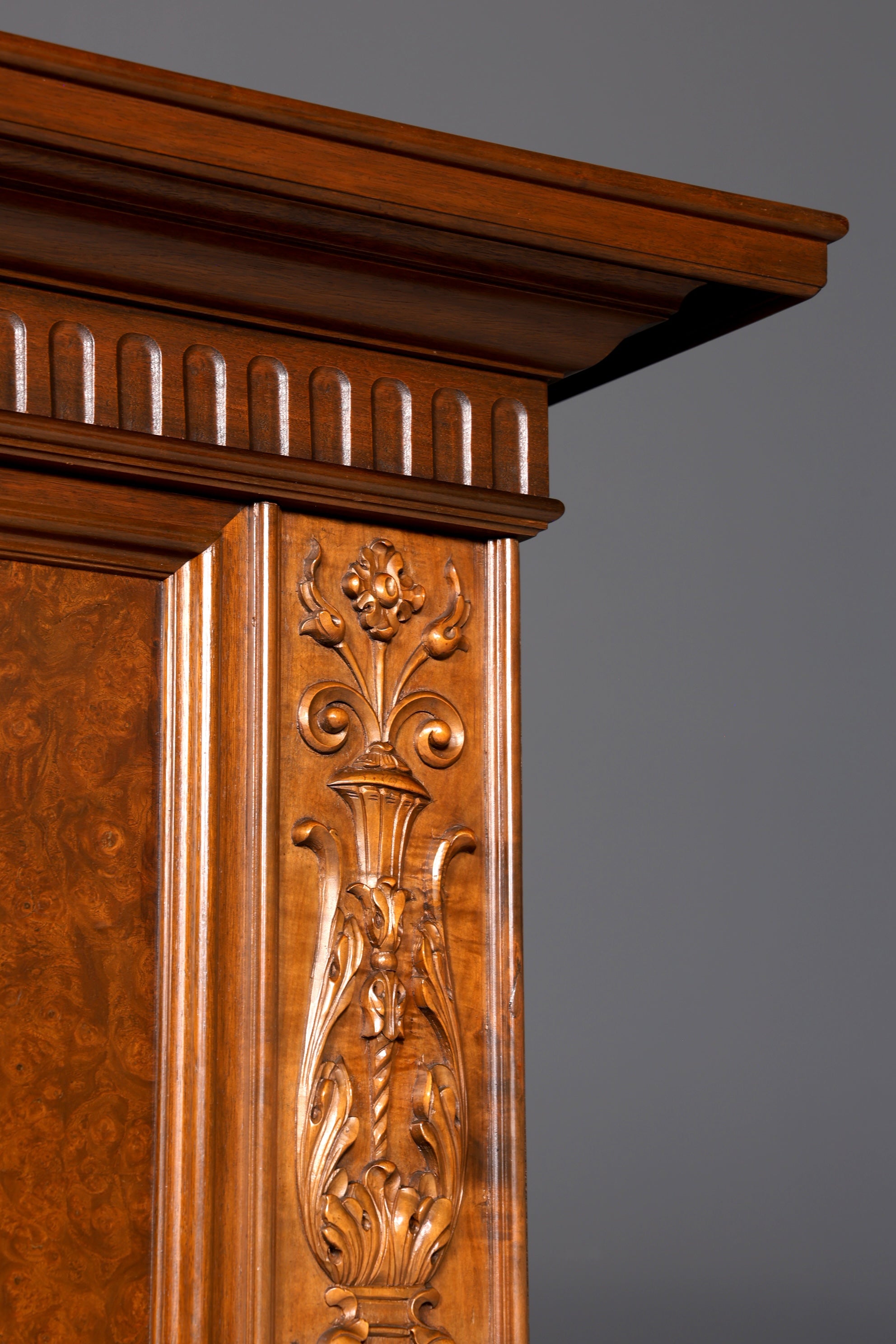 Traumhafter XXL Neorenaissance Bücherschrank Antik Vitrine Herrenzimmer Gründerzeit Buffet Schrank Regal Kanzlei