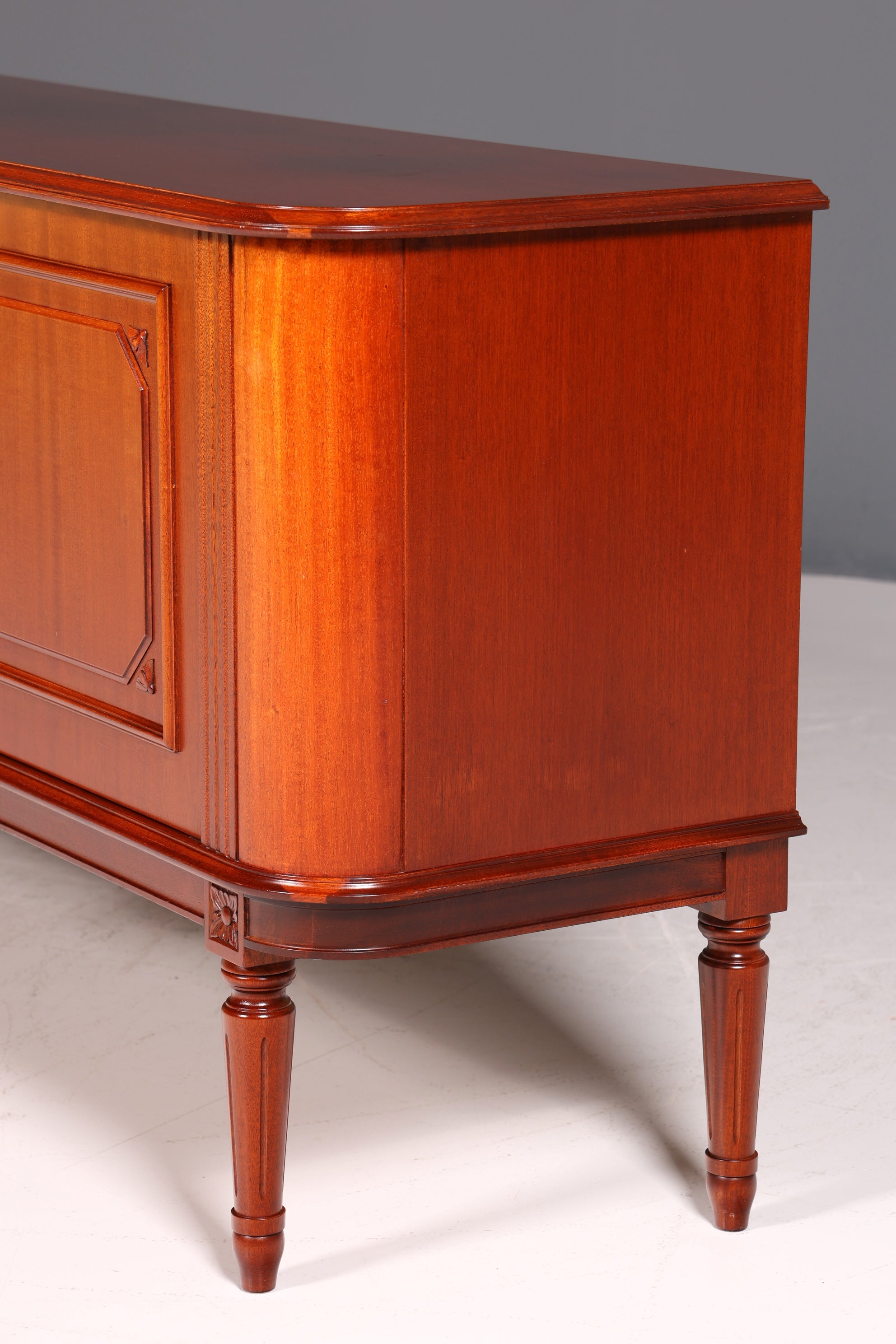 Traumhaftes Sideboard im Gustavianischer Stil Kommode TV Schrank Antik 60s