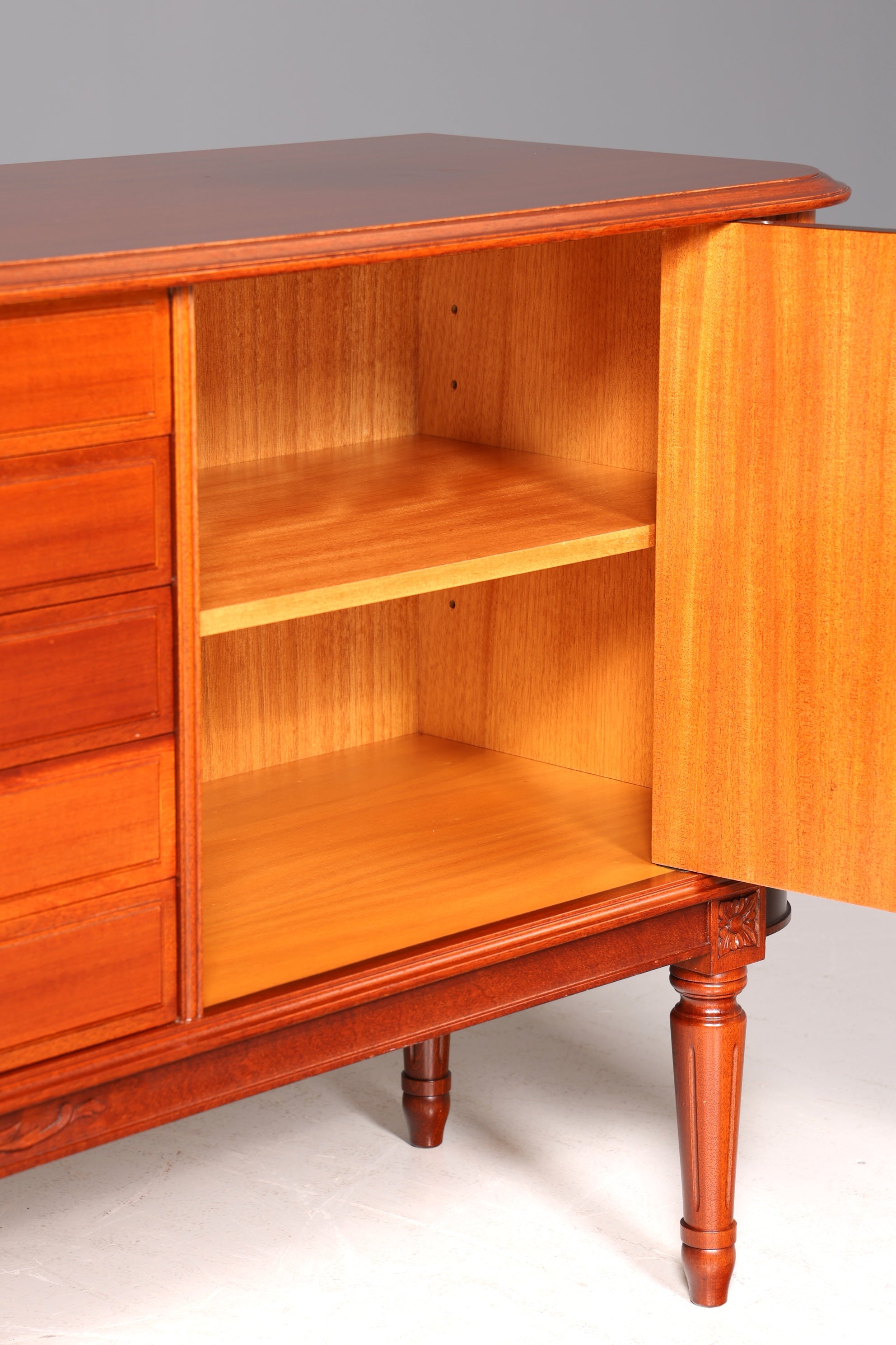 Traumhaftes Sideboard im Gustavianischer Stil Kommode TV Schrank Antik 60s