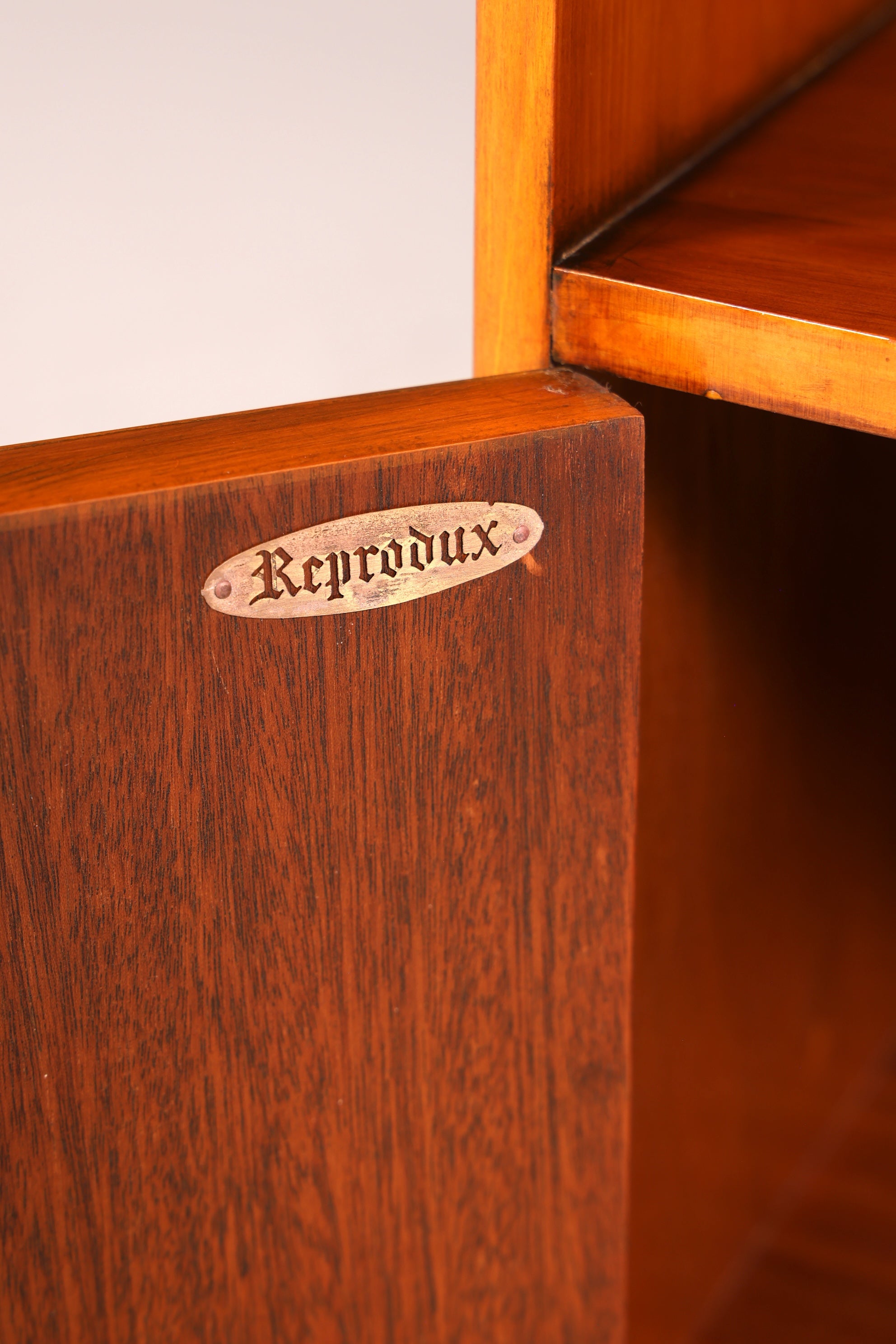 Wunderschöne Englische Kommode Eibe Schrank Reprodux Bevan Funnell Antik Stil Ablagetisch