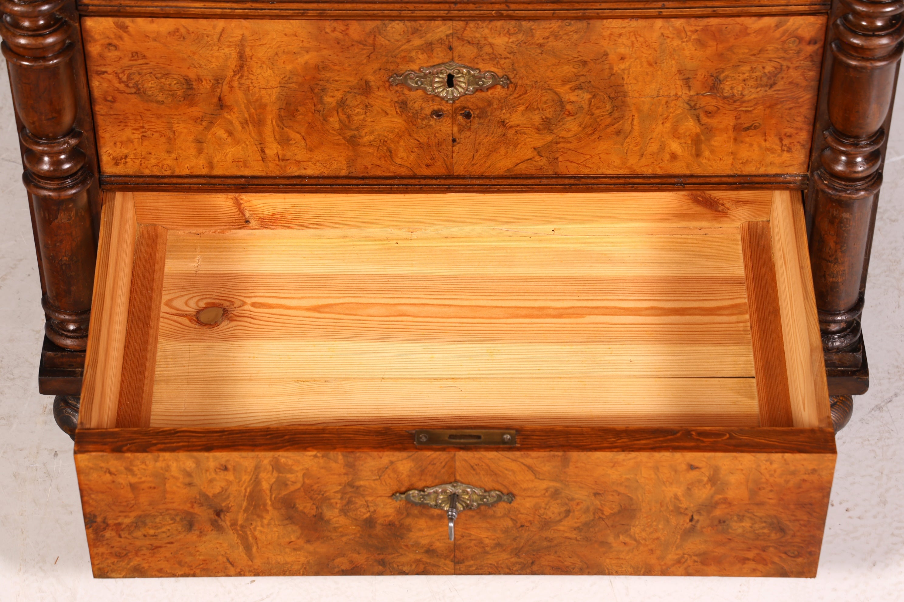 F951 Finish cm Wunderschöne Gründerzeit Kommode Jugendstil Vertiko Schubladenkommode Antik Wäschekommode