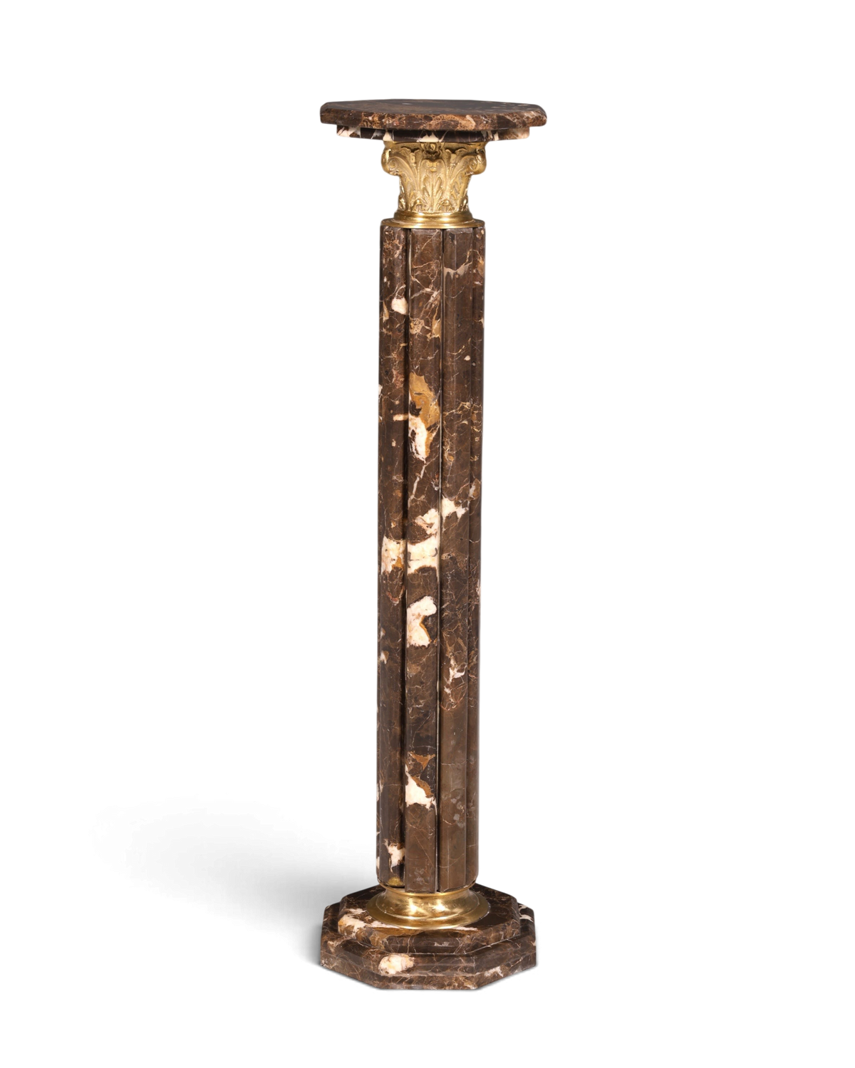 Hauptstadt Möblerei Louis XV Marmorsäule im Barockstil mit goldenen Verzierungen als eleganter Sockel für Dekoration
