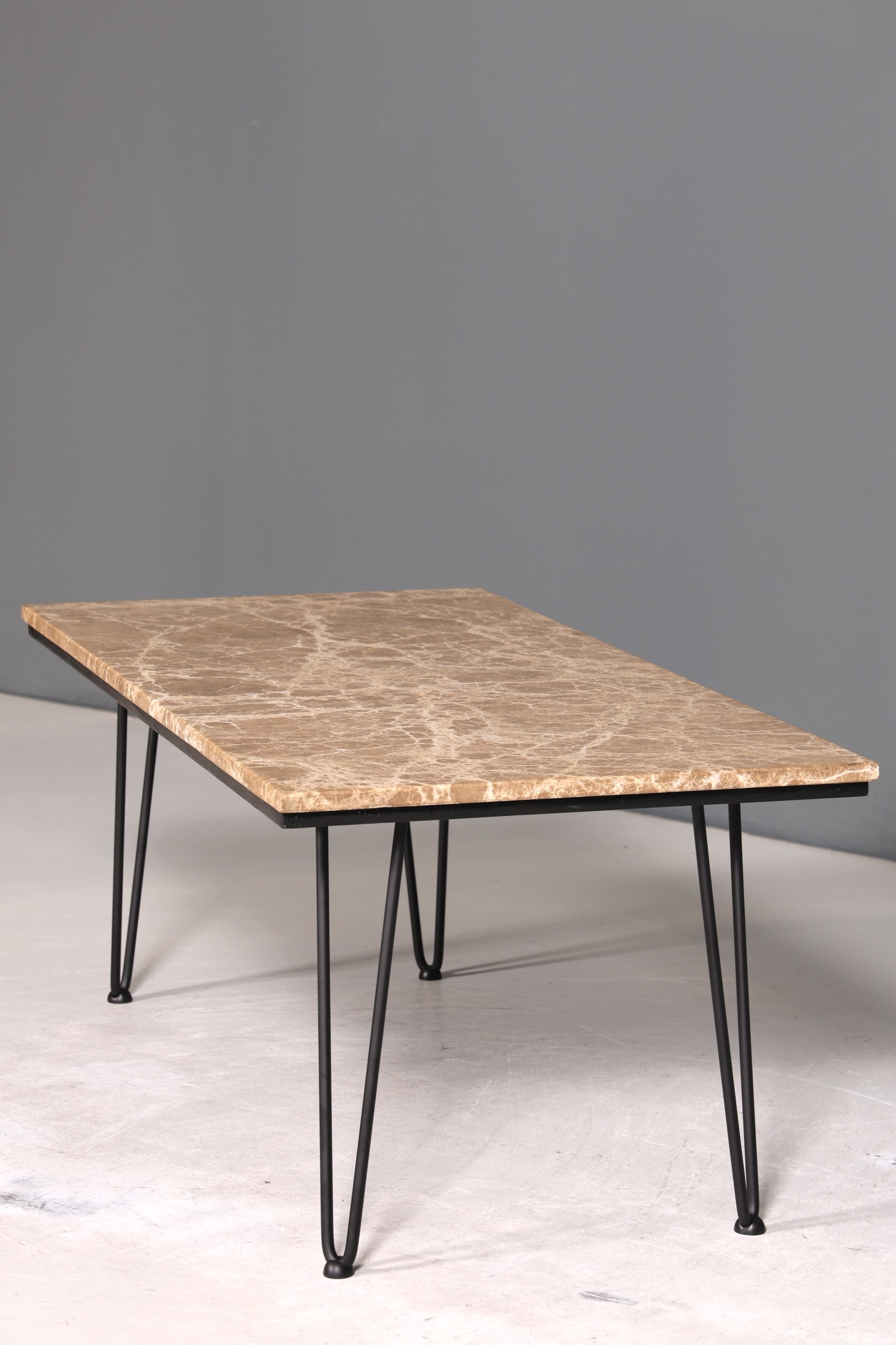Wunderschöner Couchtisch mit Marmorplatte Tisch mit Hairpin Legs Ablagetisch