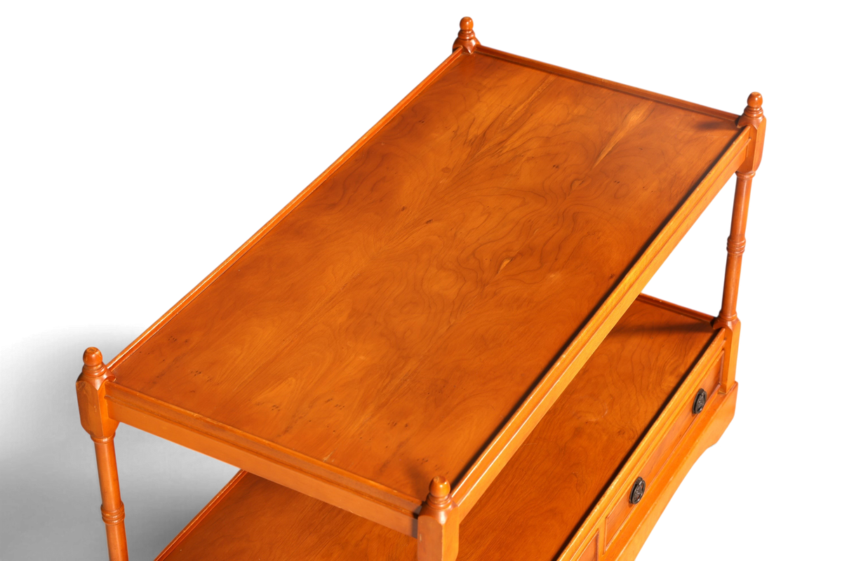 Hauptstadt Möblerei Couchtisch aus Eibenholz im Regency-Stil mit zwei Ebenen und eleganter Maserung
