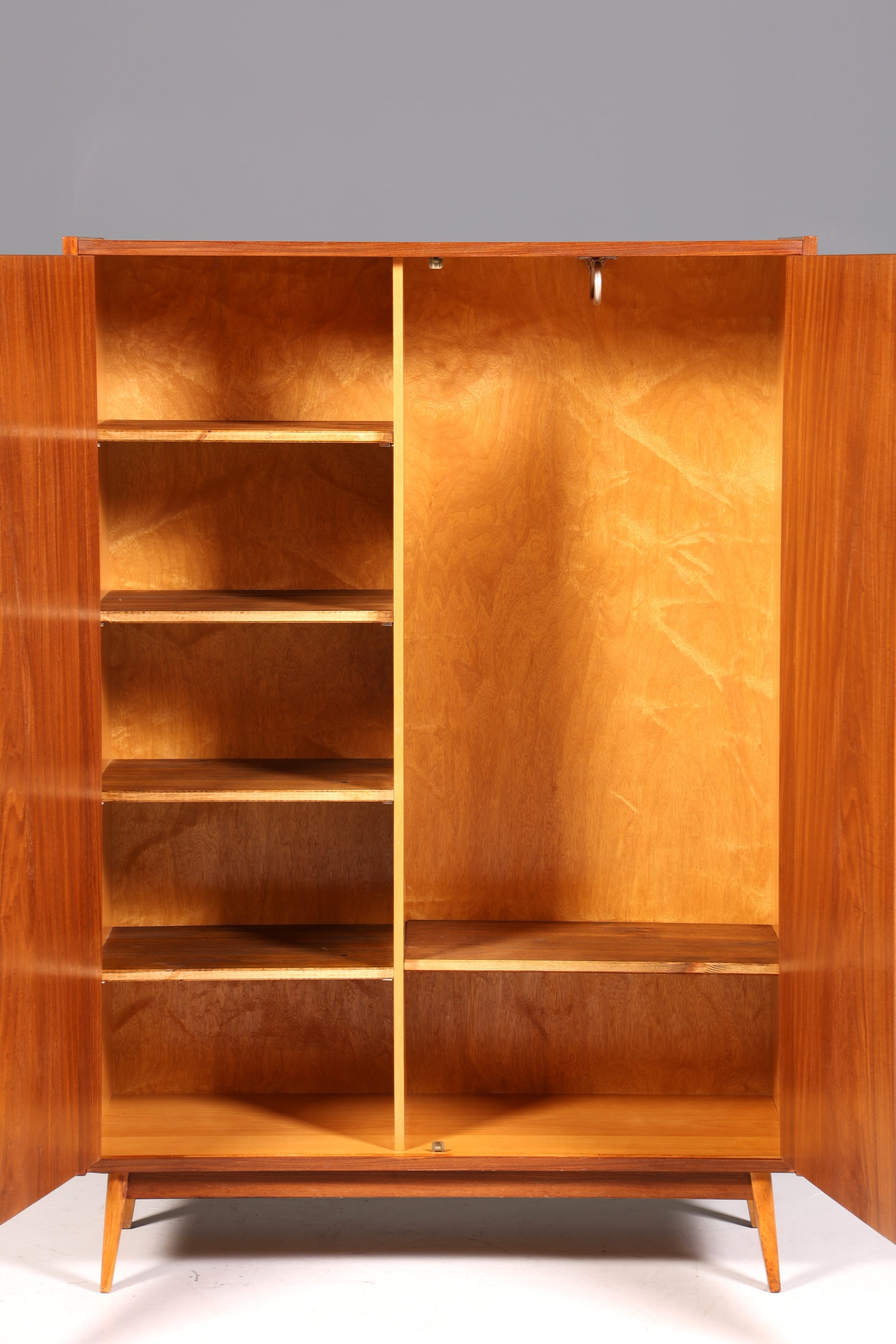 Wunderschöner Mid Century Schrank Retro Kleiderschrank Vintage Wäscheschrank 60s