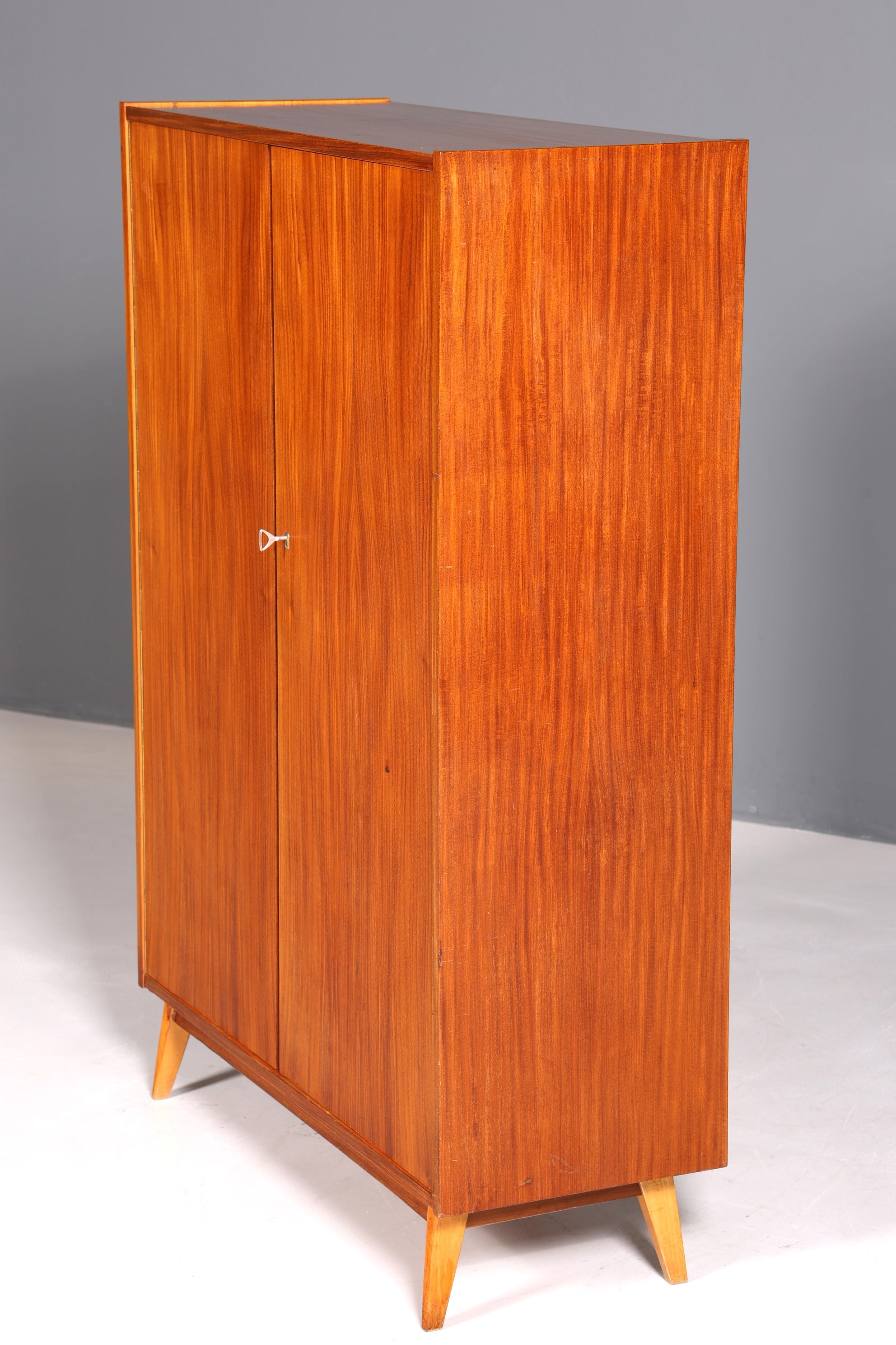 Wunderschöner Mid Century Schrank Retro Kleiderschrank Vintage Wäscheschrank 60s