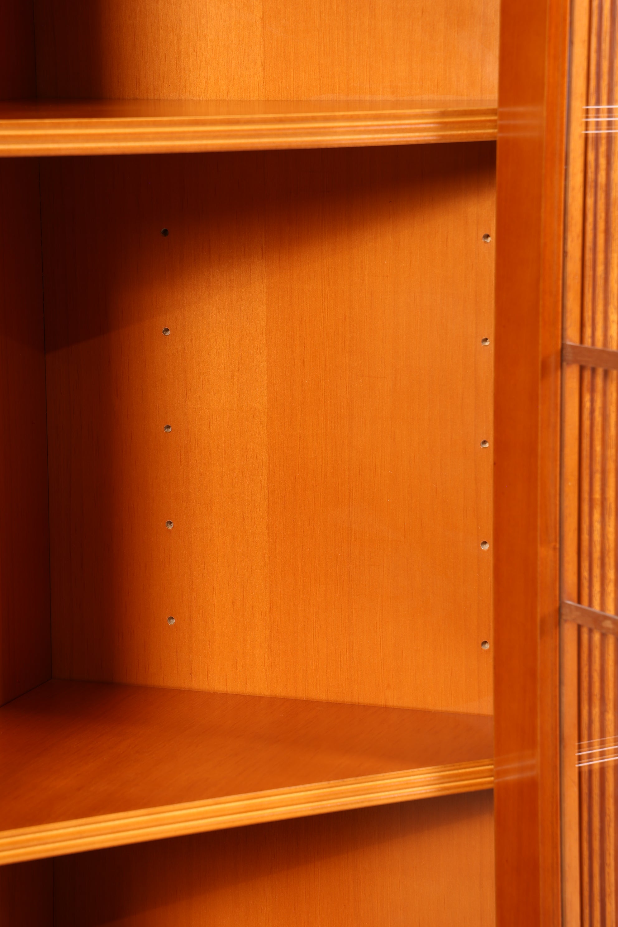 Wunderschöne Englische Eckvitrine Antik 60s echt Holz Eibe Schrank Eckschrank Glasvitrine Vitrine