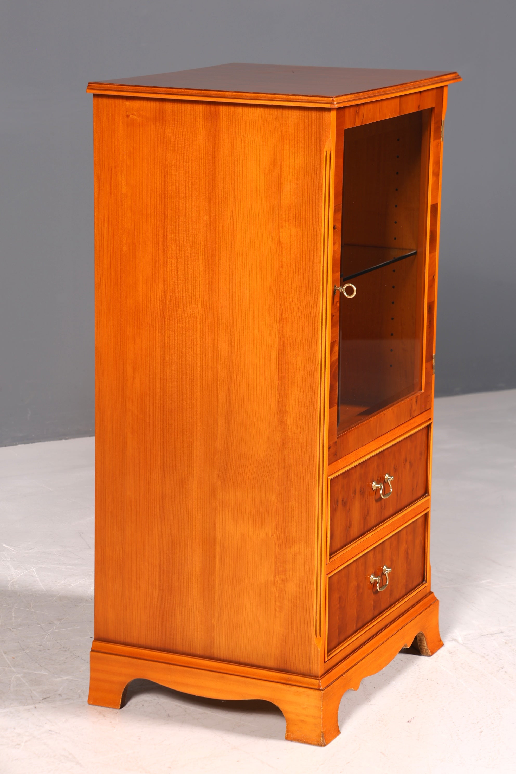 G015 Finish Wunderschöne Englische Vitrine Eibe Bücherschrank Buffet Antik Stil Glasvitrine