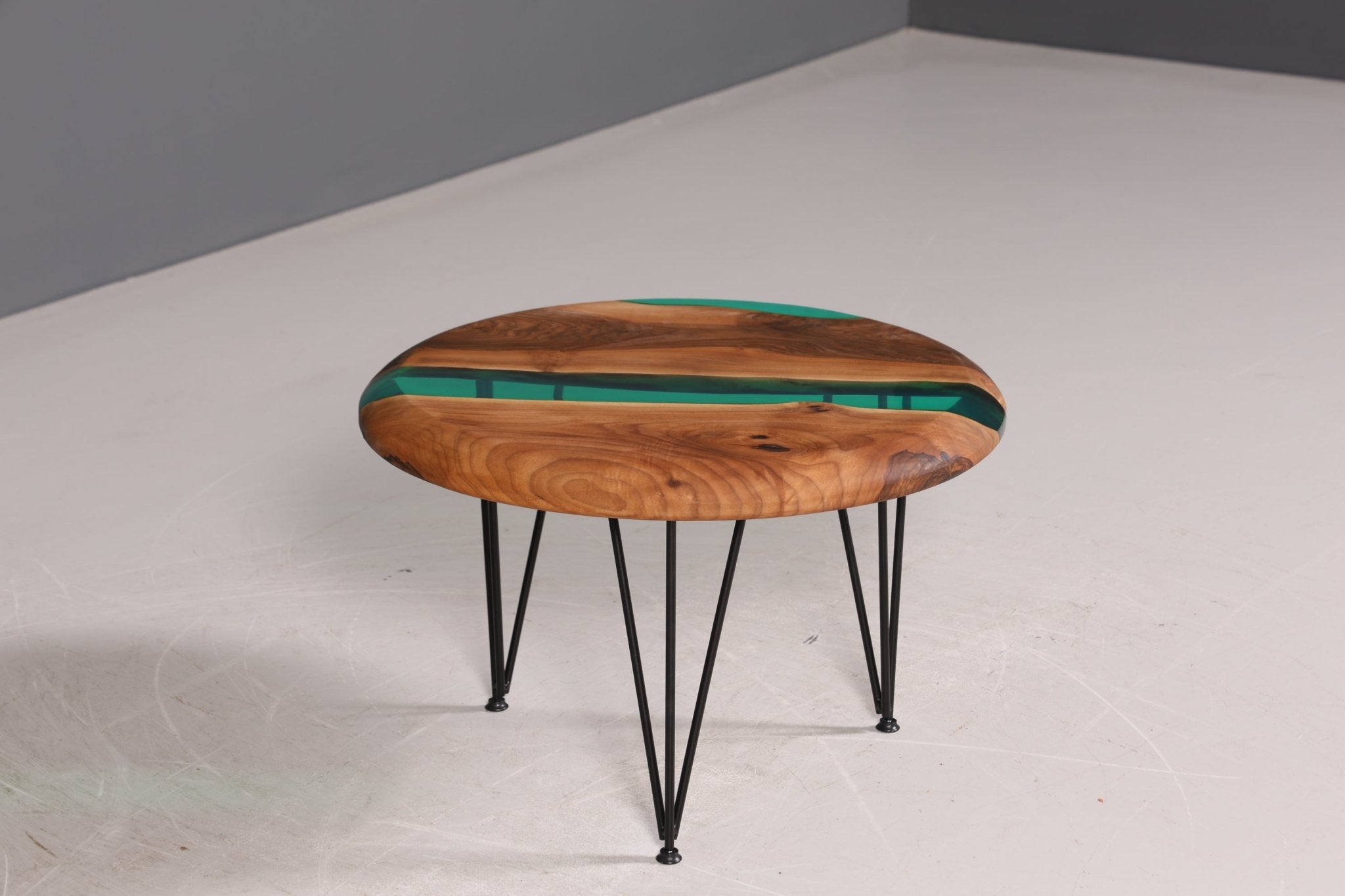 Einzigartiger Epoxidharz Couchtisch Nussbaum Tisch Beistelltisch grüner Ablagetisch
