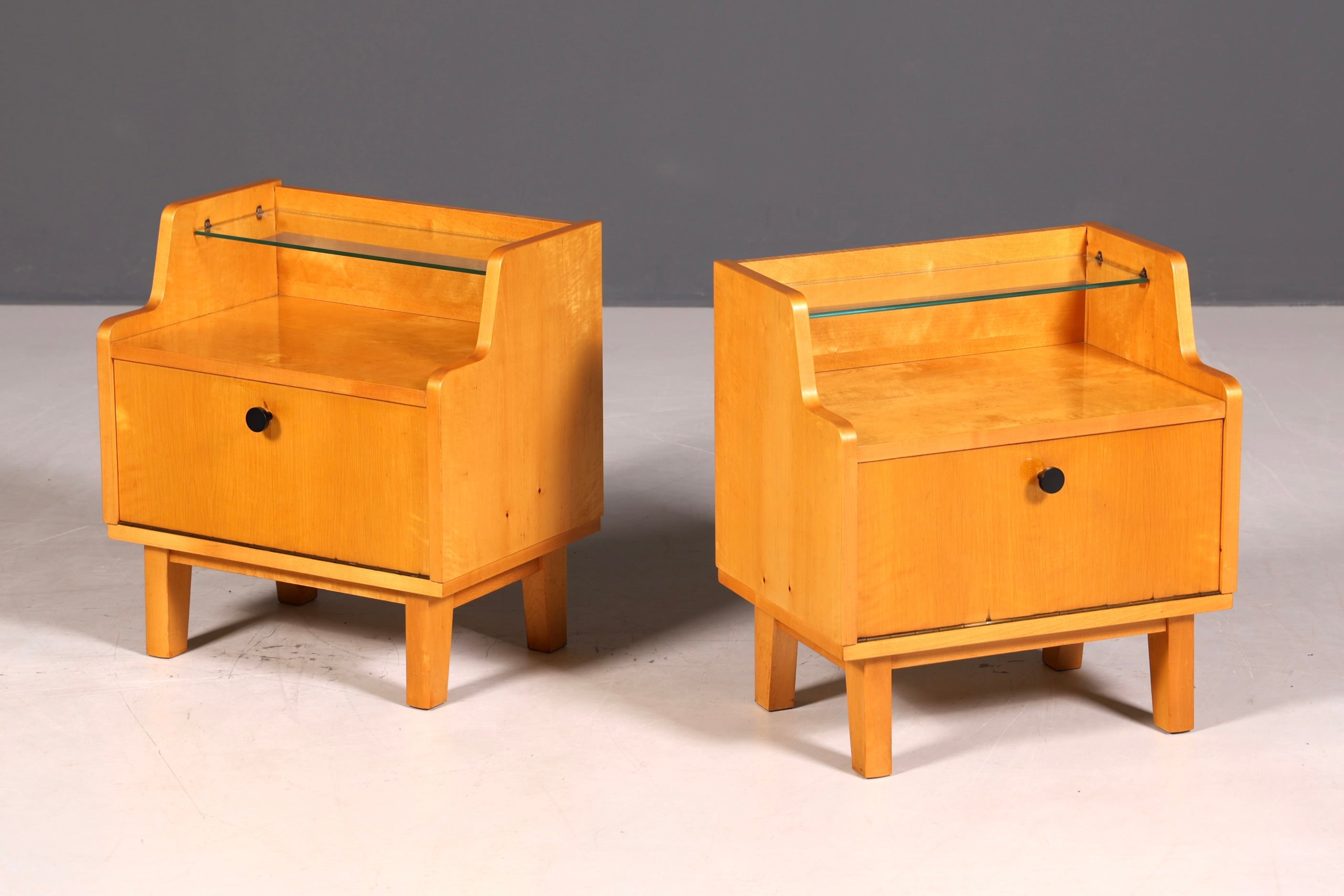 Schlichte Mid Century Kommode Vintage Klappschränkchen Danish Design Nachttisch 1 von 2