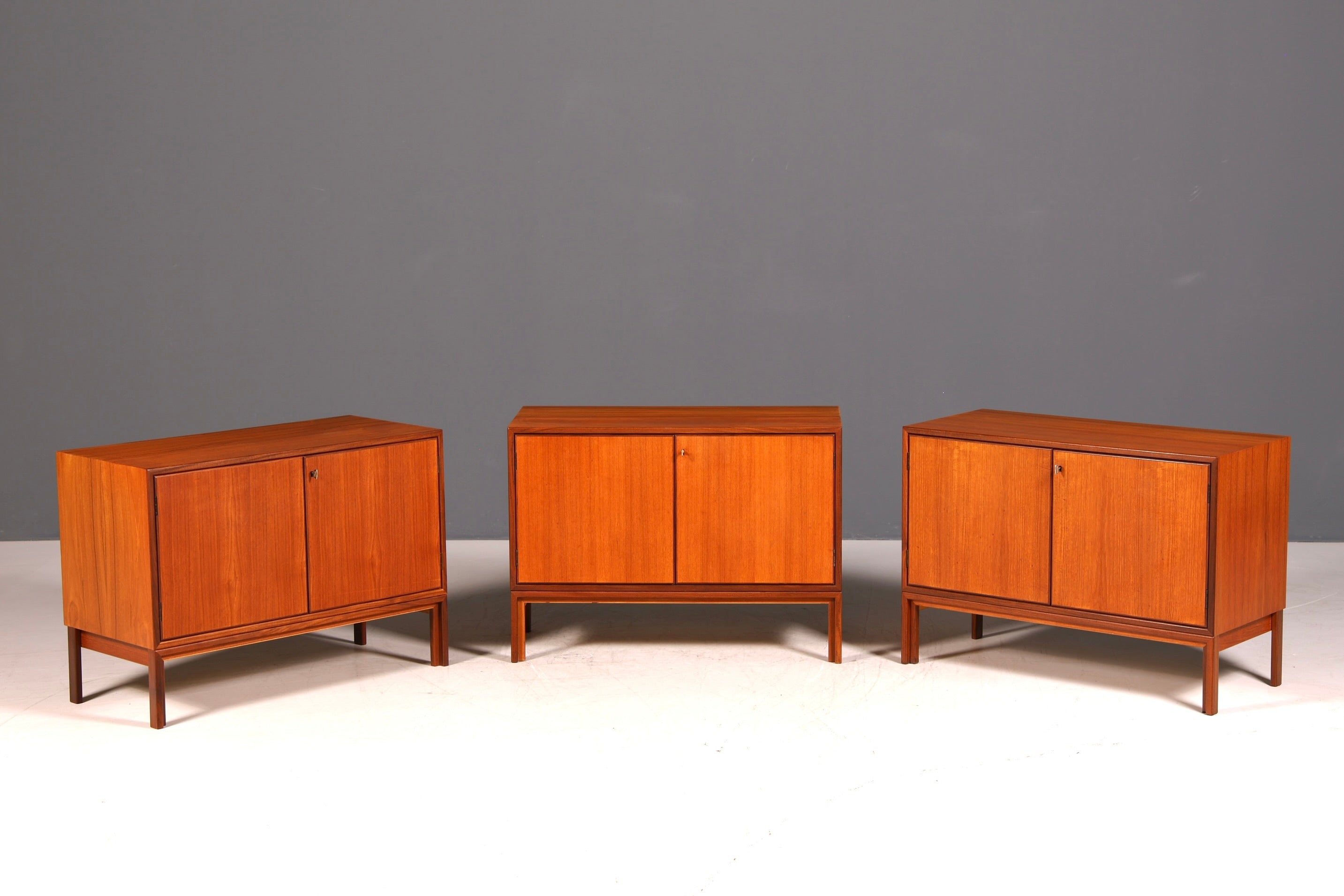 G446 Finish Wunderschöne Mid Century Kommode Vintage Schrank Retro Flur Kommode 60s Regal Sideboard (Kopie 3)