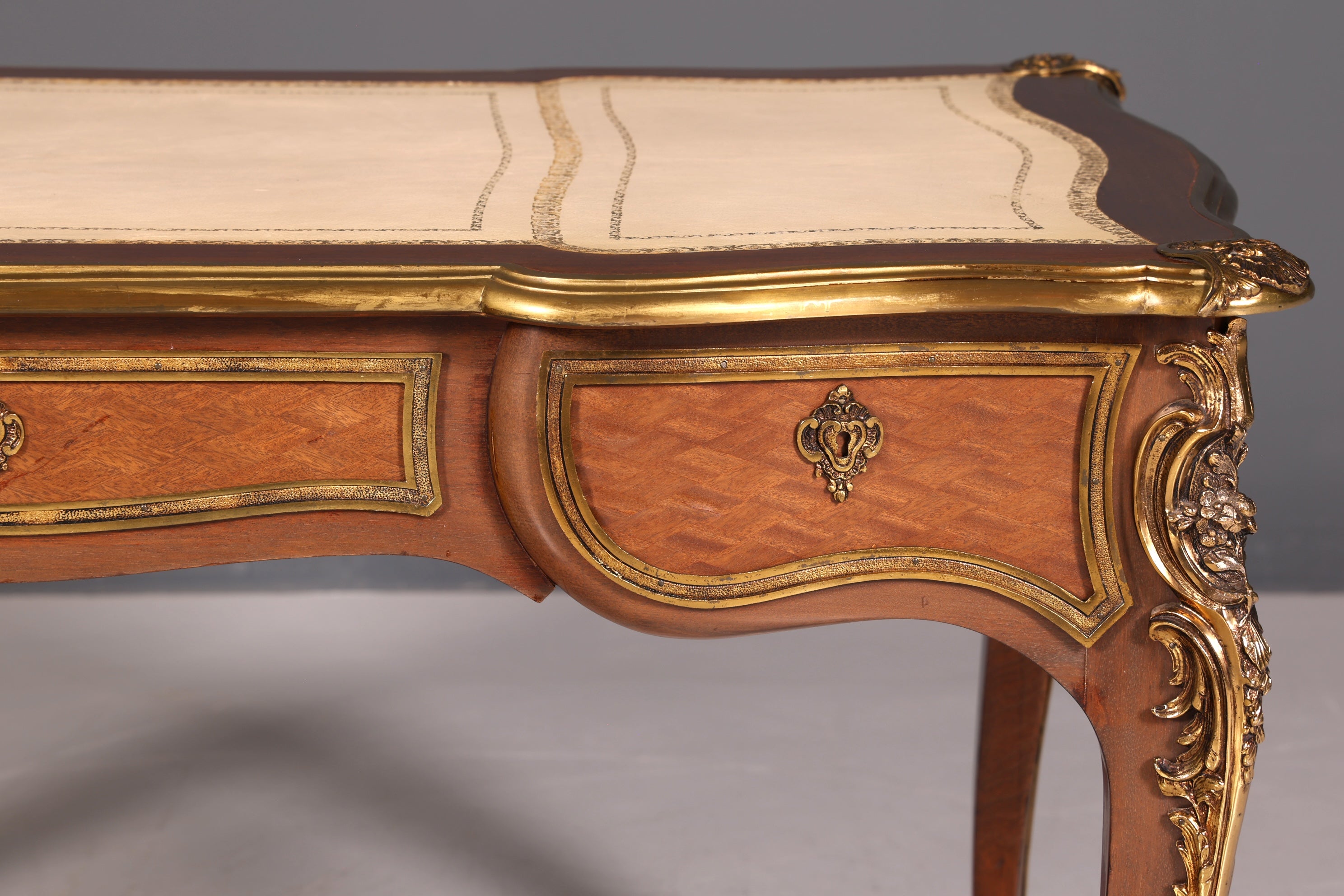 G078 Finish - Louis XV Barock Schreibtisch usw. Messing Zarge, Preis muss ich noch recherchieren