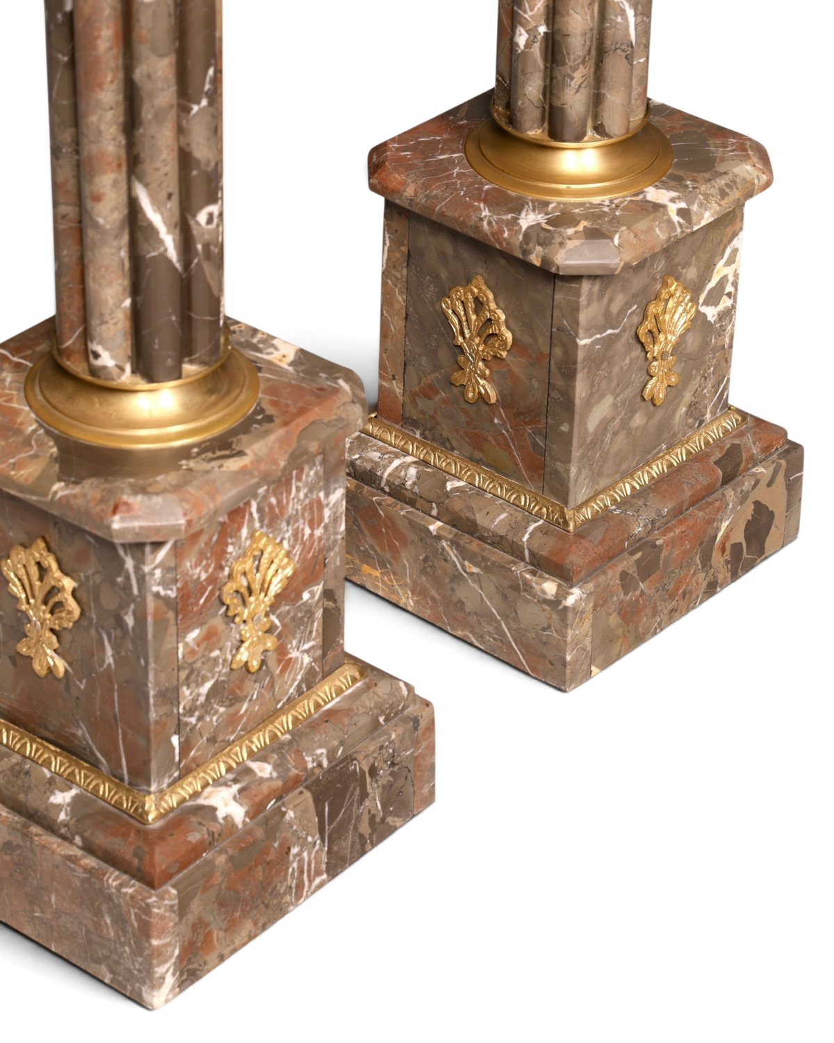 Zwei Hauptstadt Möblerei H901 Säulen aus braunem Marmor mit goldenen Verzierungen und klassischem Design