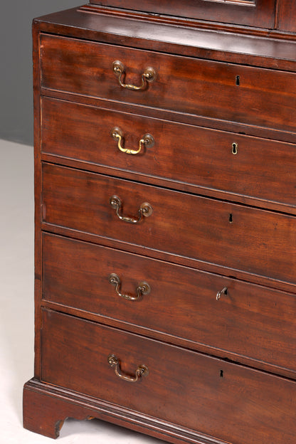 Wunderschöne Englische Antik Vitrine um 1700 George III Mahagoni Bücherschrank Buffet Glasvitrine Kommode