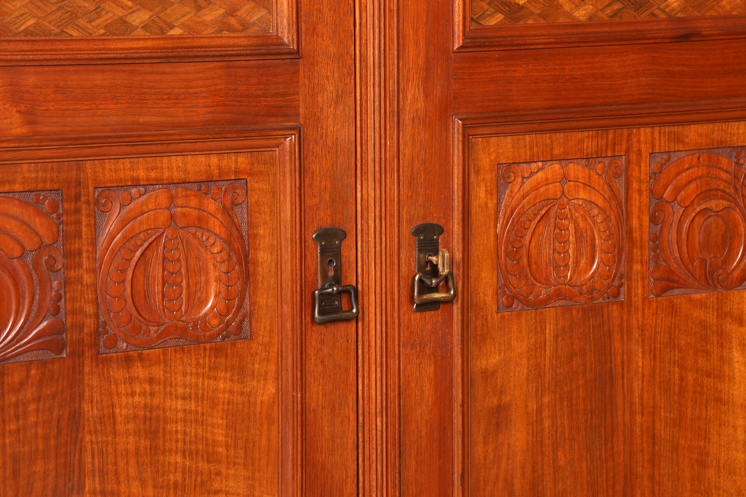 Edler Jugendstil Schrank Kleiderschrank Antik Eiche Wäscheschrank Dielenschrank