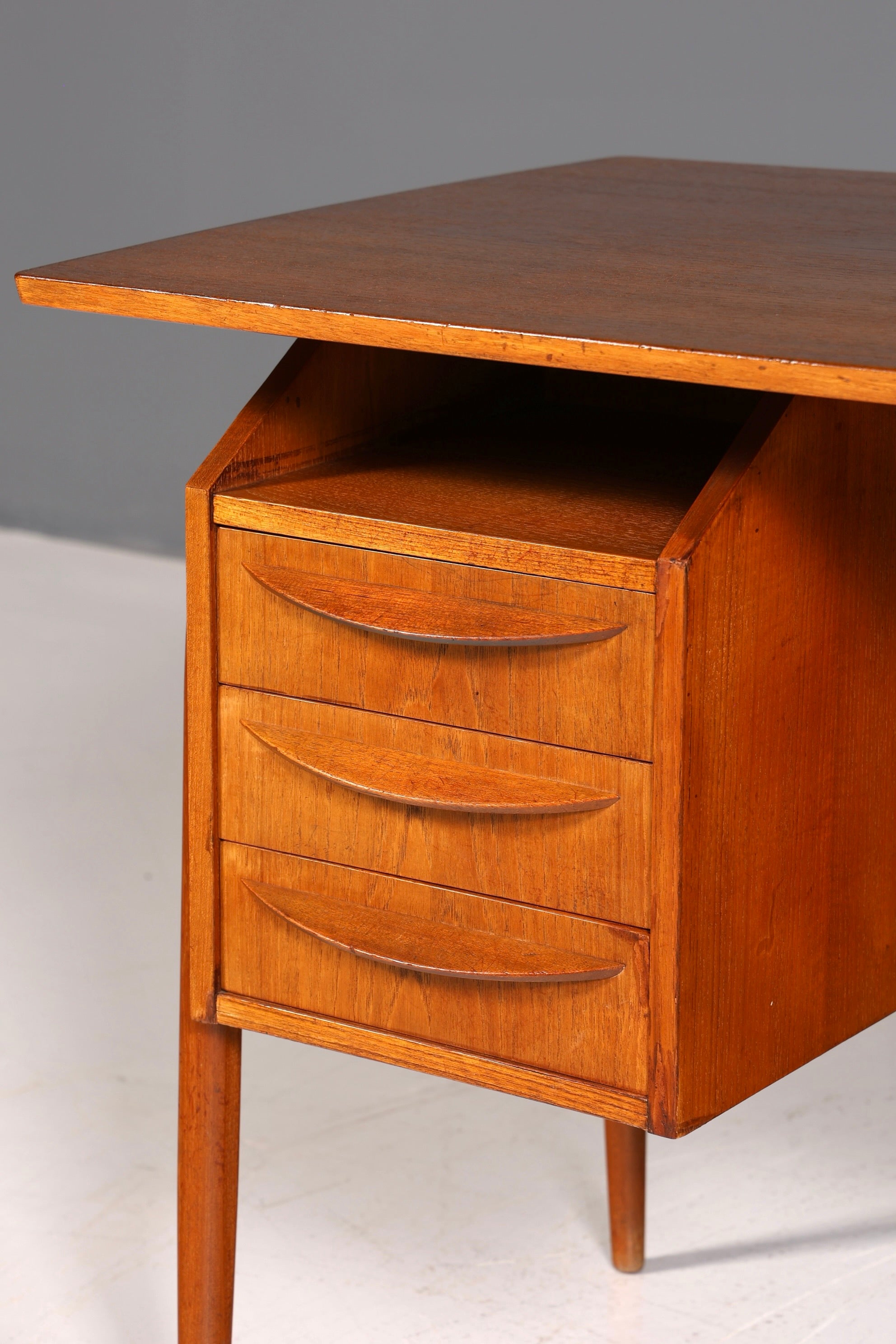 Wunderschöner Mid Century Schreibtisch Danish Design Teak Holz Bürotisch Vintage Office Table