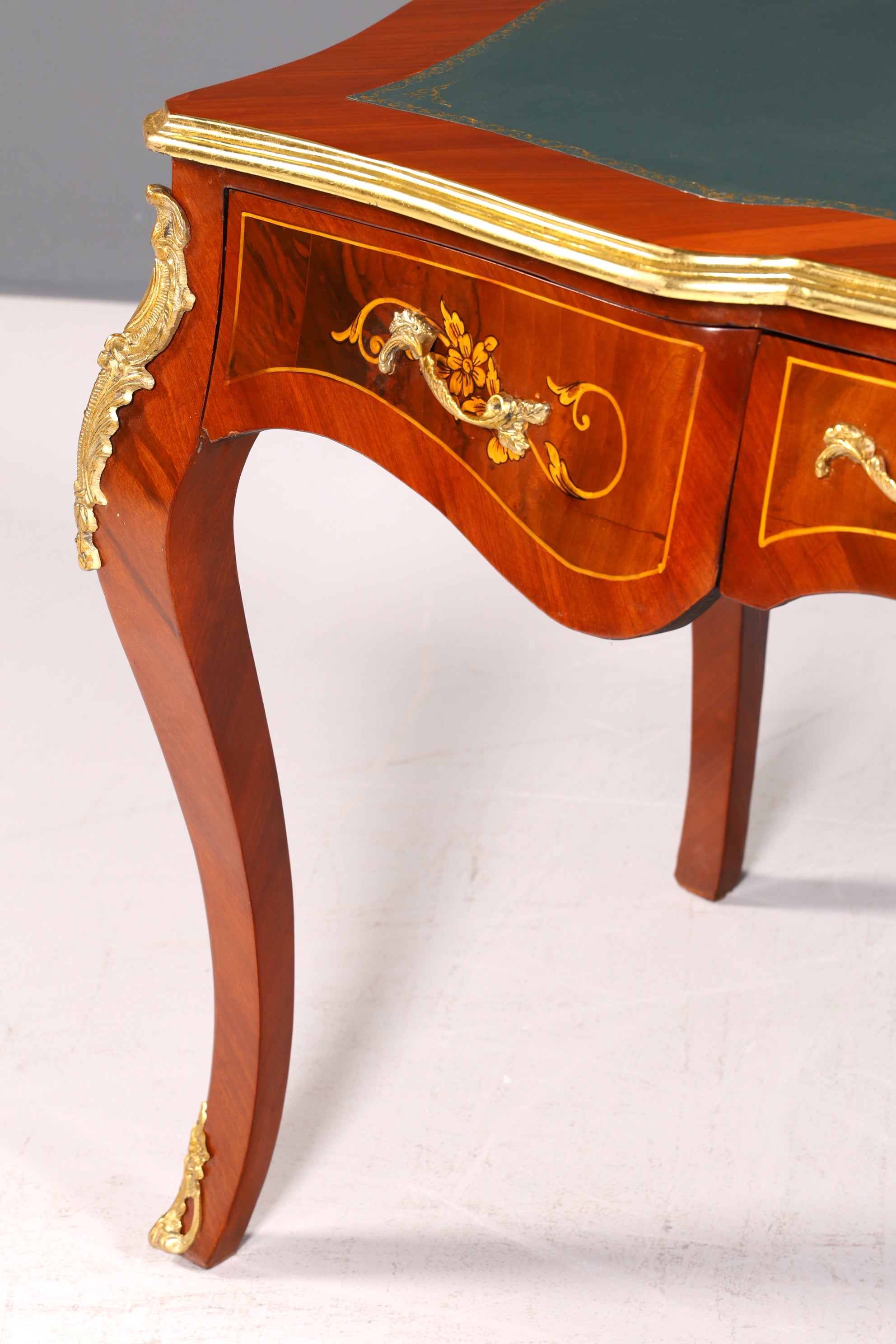 Prächtiger Louis XV Stil Schreibtisch French Desk Antik Stil Bürotisch Echt Holz Messing