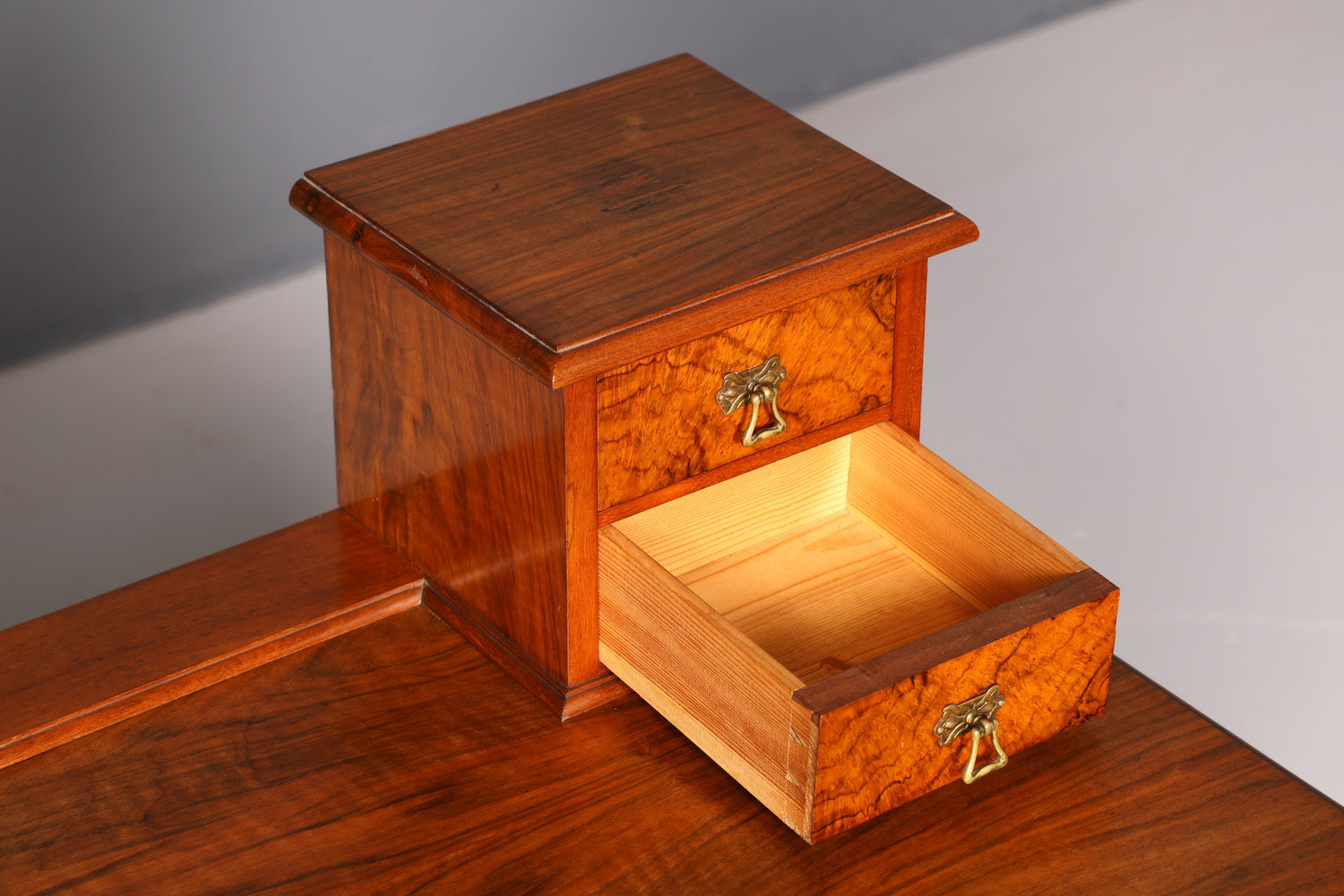Wunderschöne Gründerzeit Kommode Louis Philippe Nussbaum Schubladenkommode Sideboard Antik um 1880