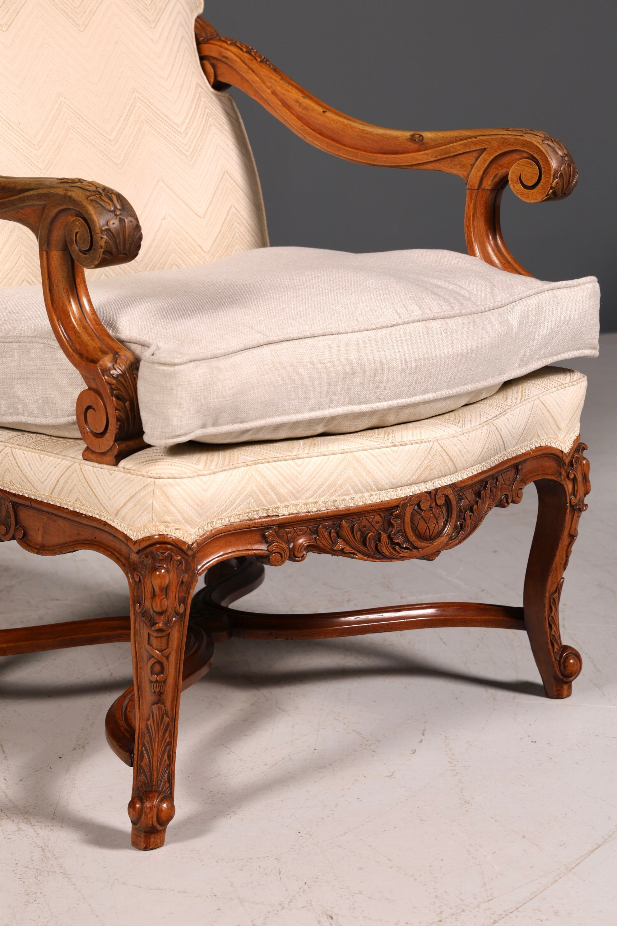 Edler Louis Philippe Armlehnsessel Gründerzeit Antik Sessel Polstersessel 1 von 2