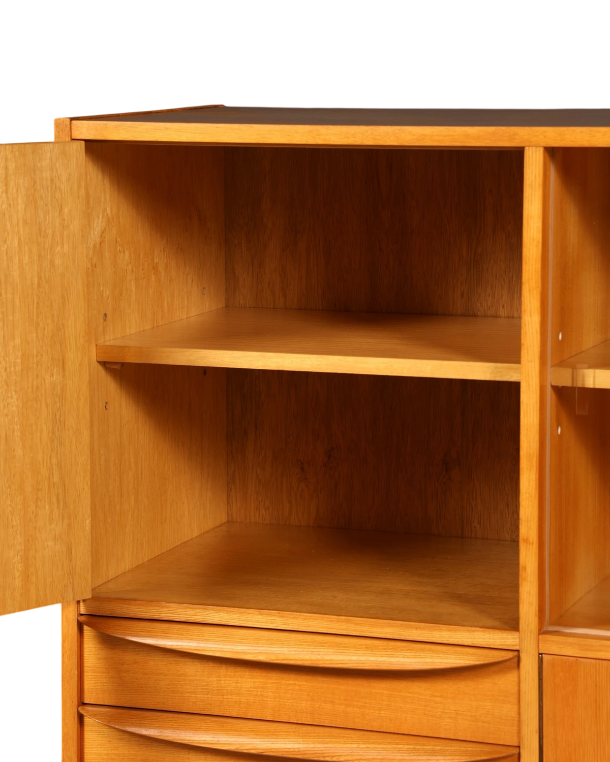 Hauptstadt Möblerei Hellerau Vitrine Modell 602 von Franz Ehrlich aus Holz mit offenem Fach und Einlegeboden